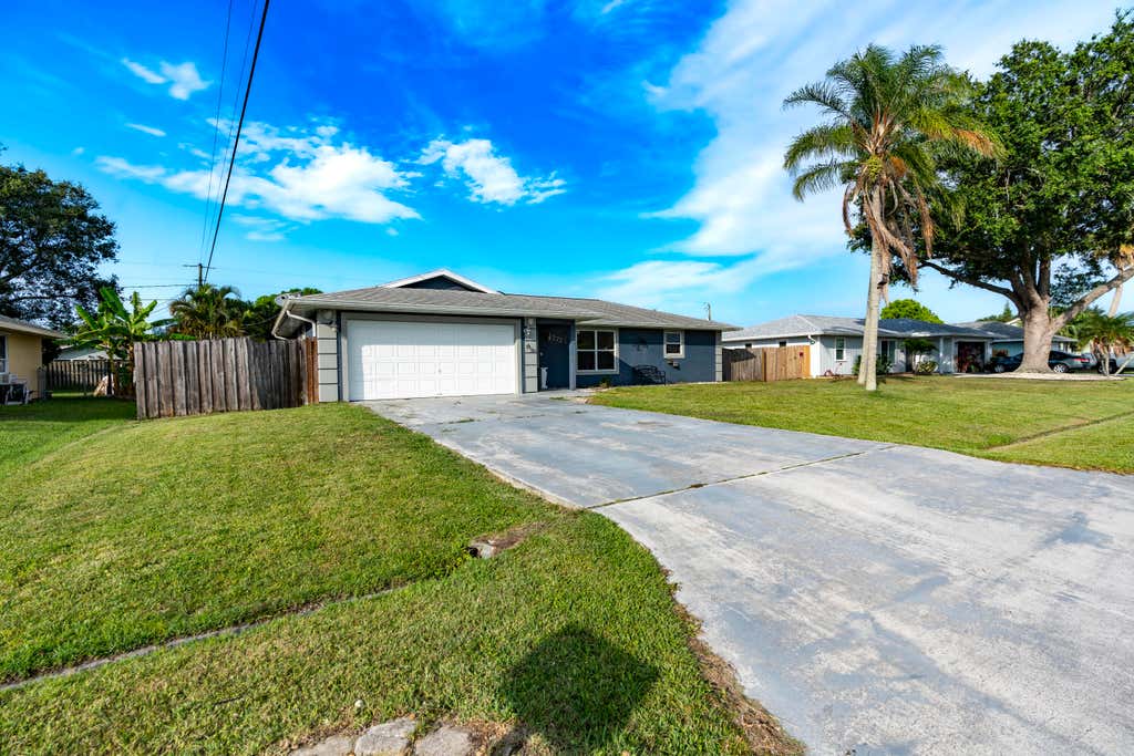 Photo of 2225 SE Trillo Street, Port Saint Lucie, FL 34952 (MLS # R10992618)