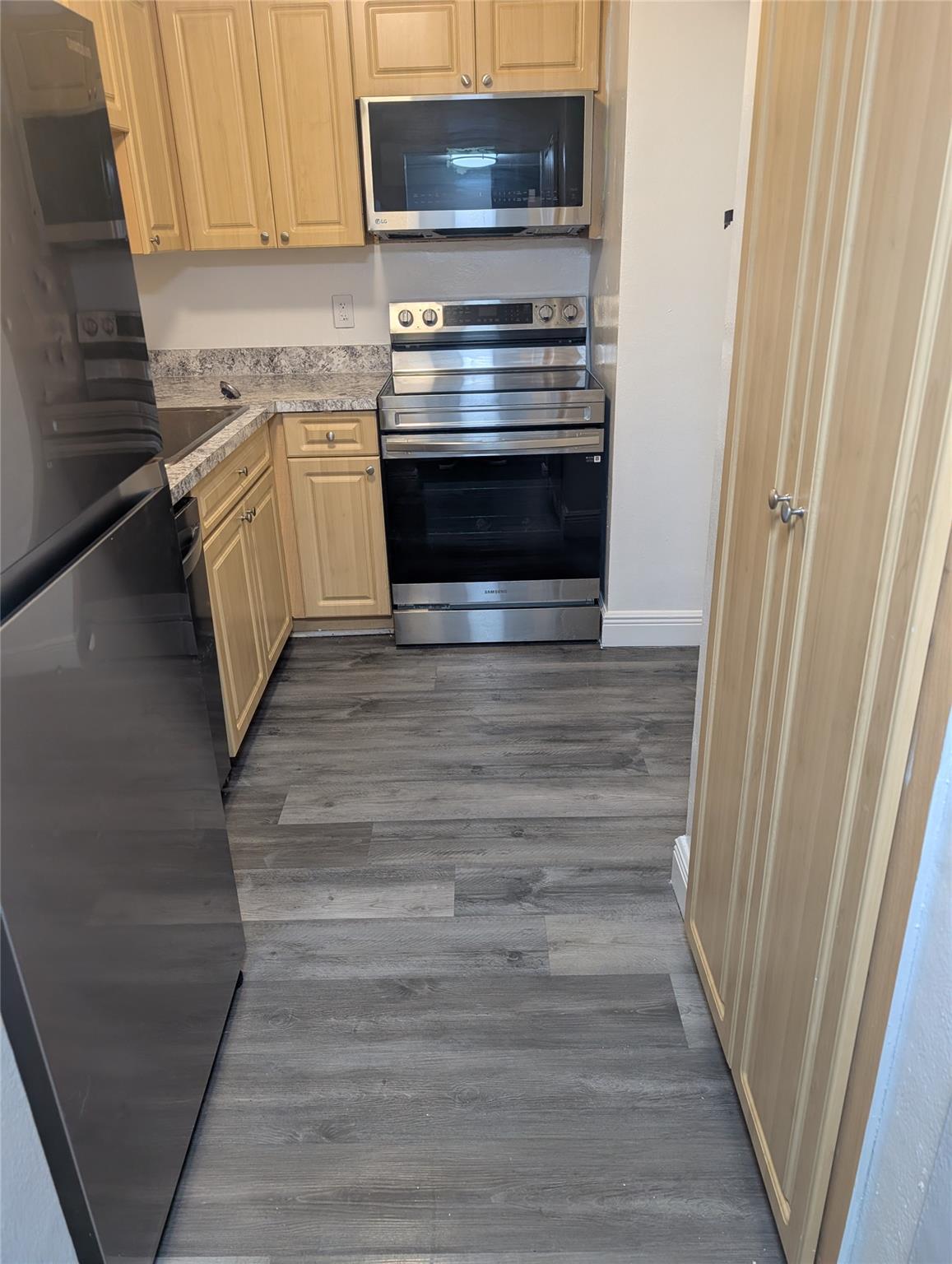 LUSH APARTMENTS - Residential Lease