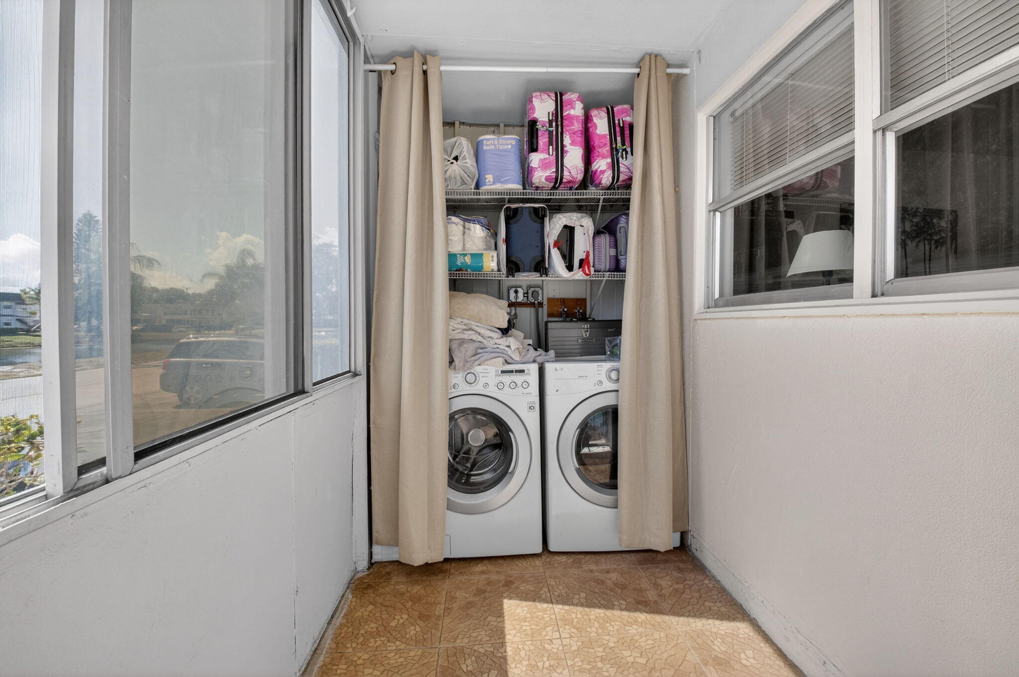 KINGS POINT - Residential