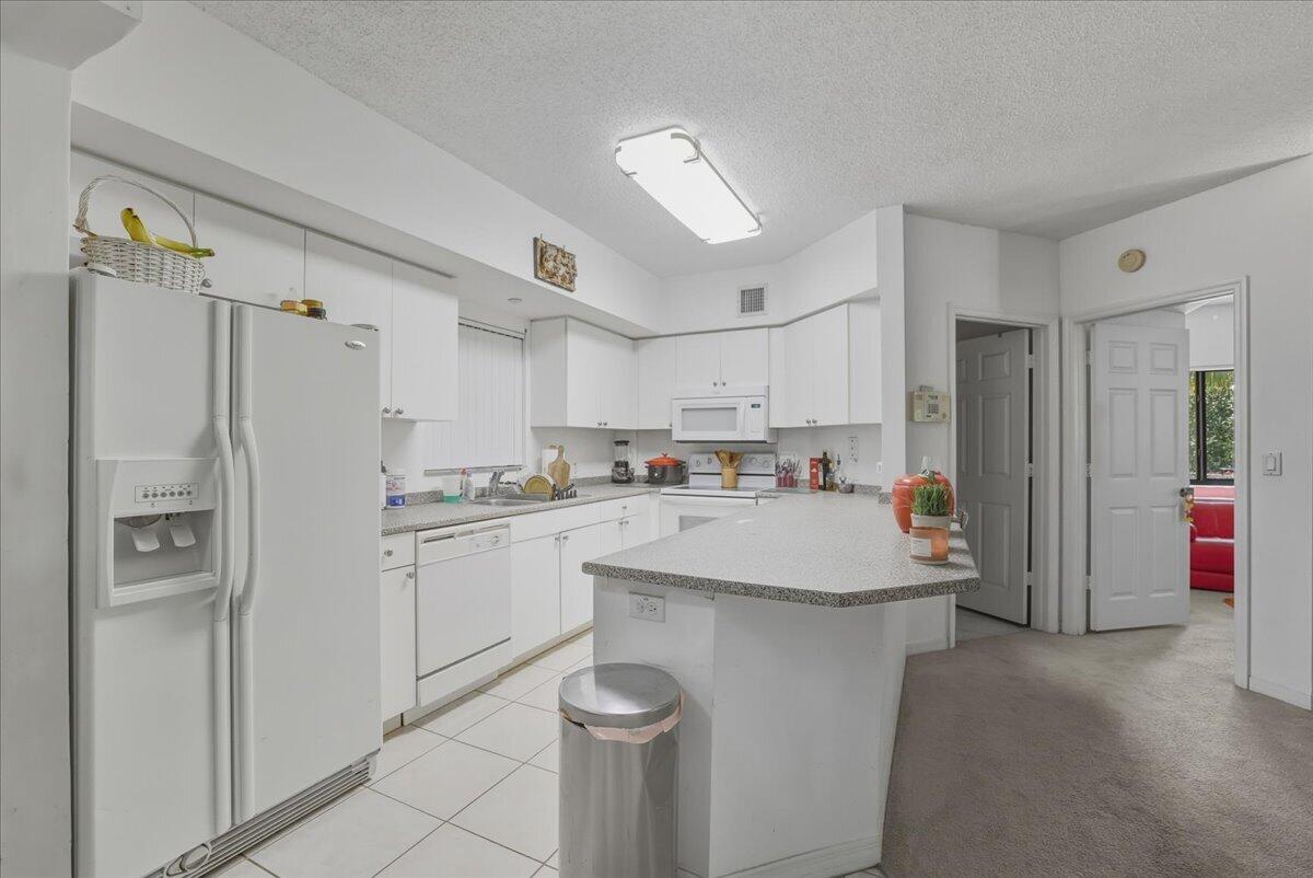 ST TROPEZ CONDO - Residential