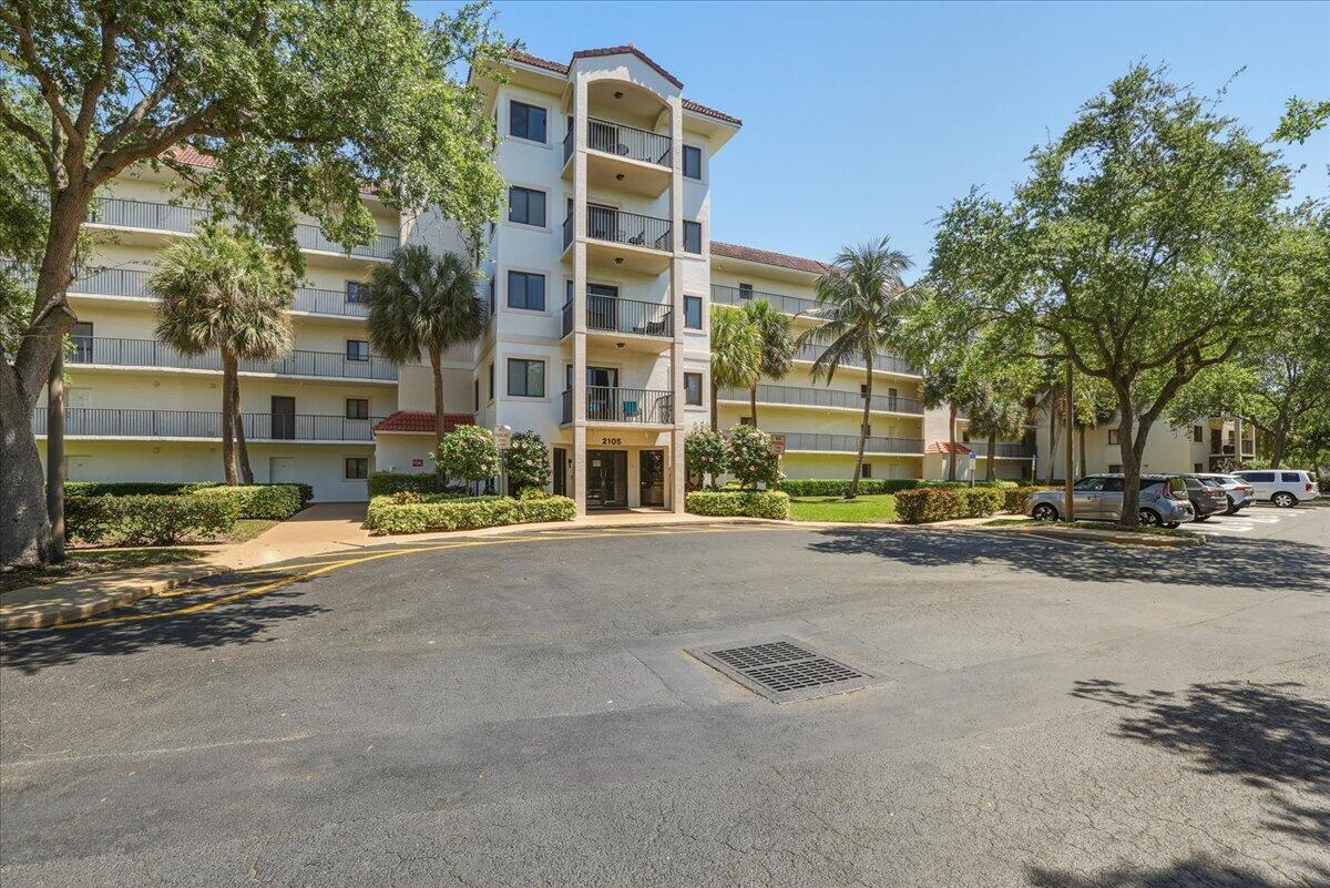 2105 Lavers Circle 212