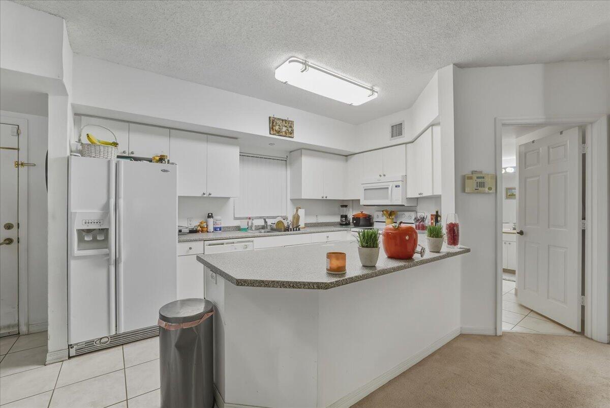 ST TROPEZ CONDO - Residential