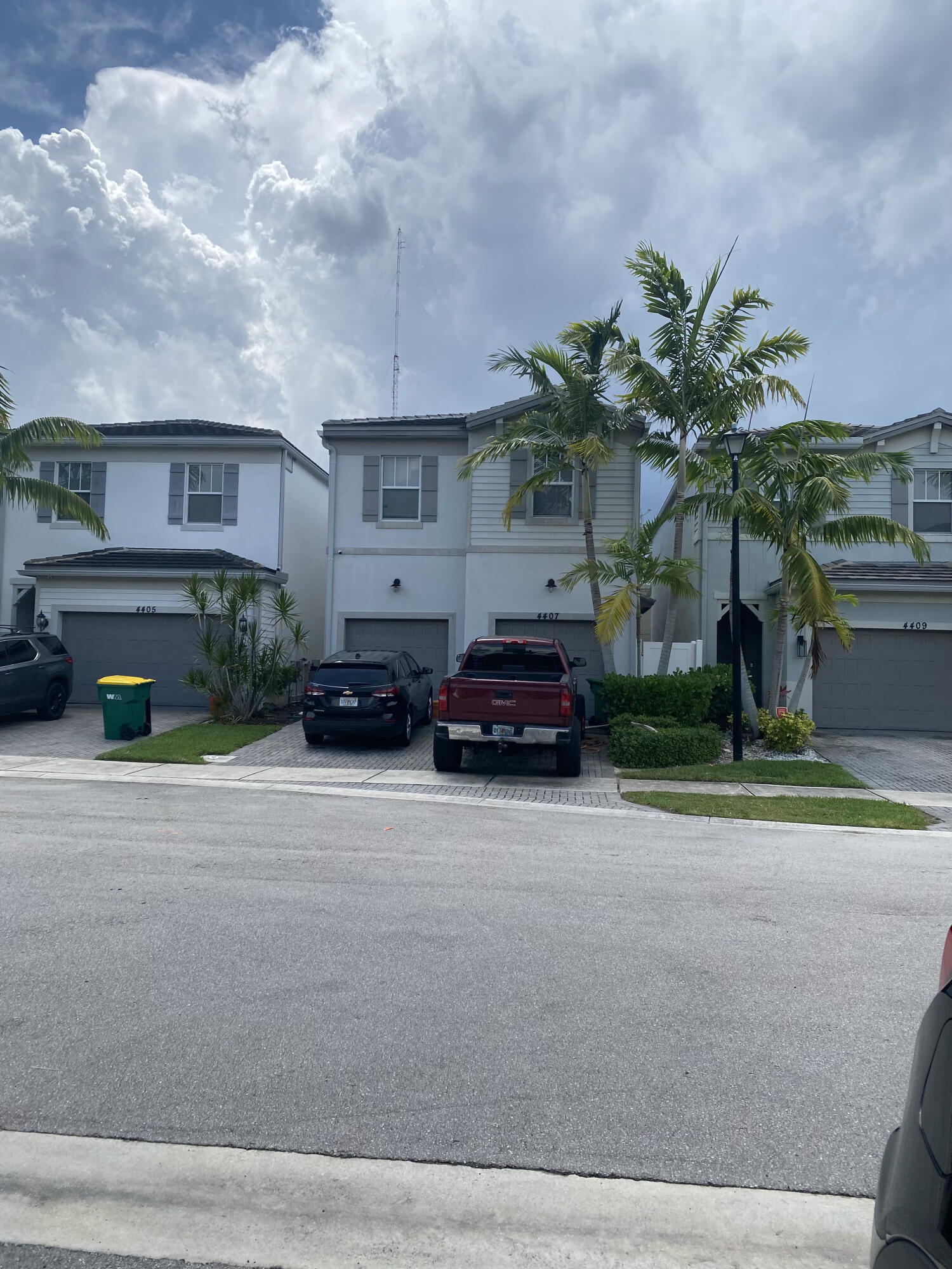 4407 NW 48th Terrace