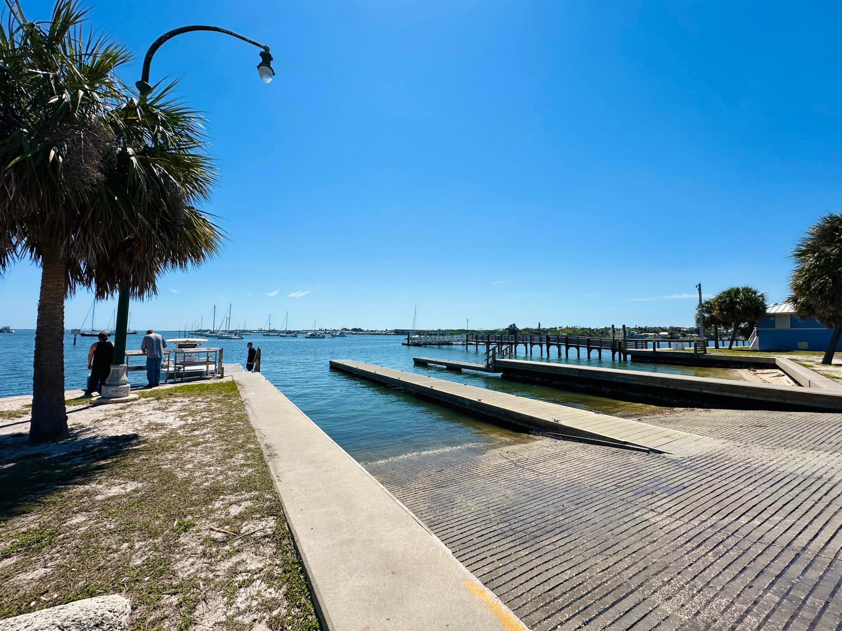 ISLANDIA II CONDOMINIUM - Residential