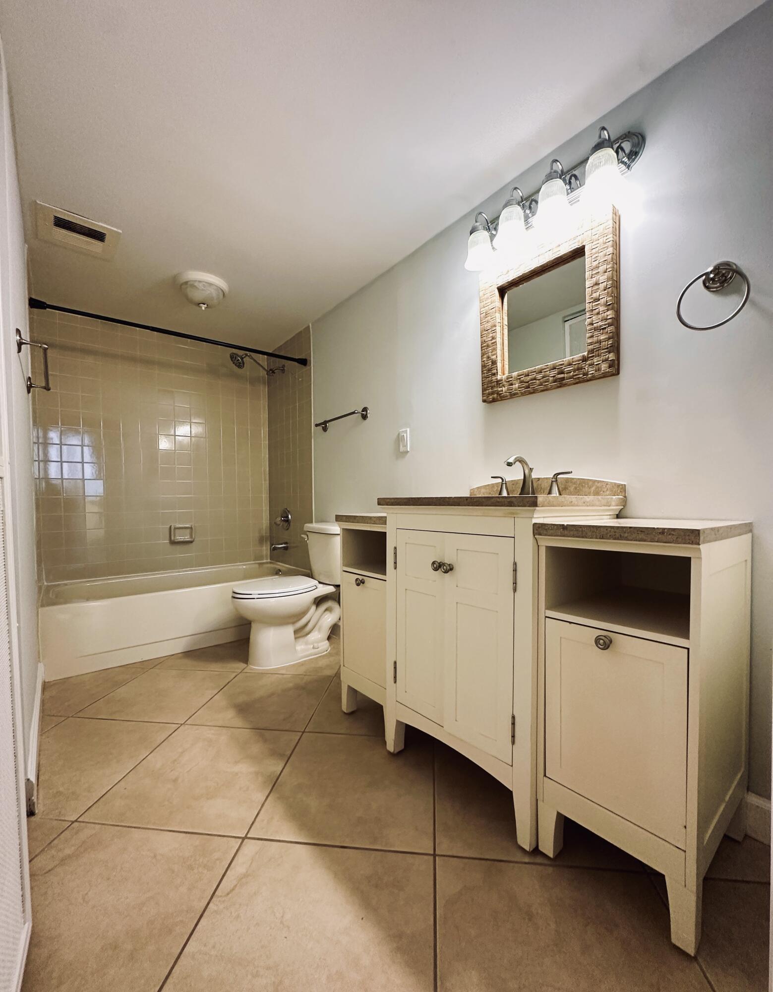 ISLANDIA II CONDOMINIUM - Residential