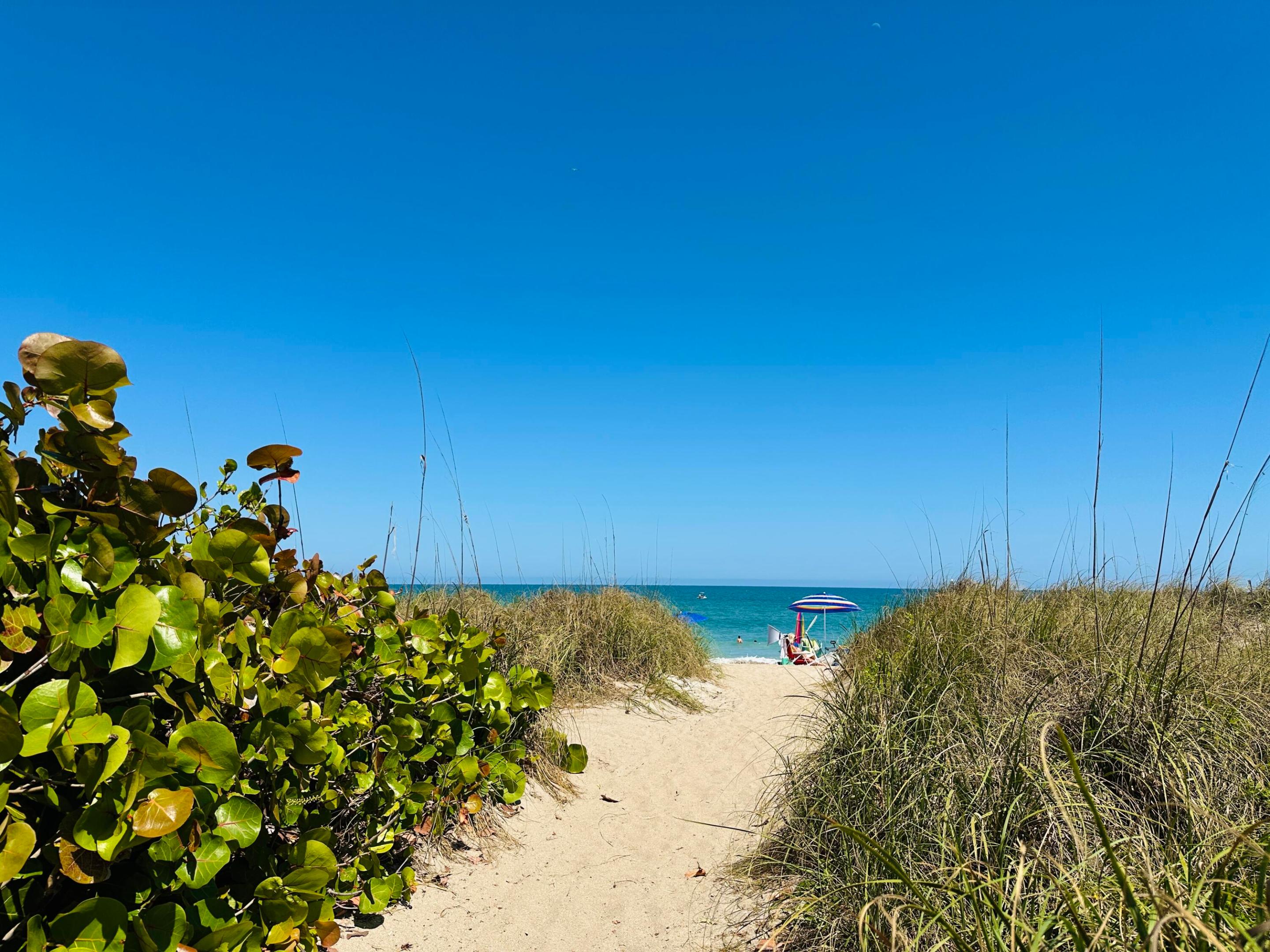 ISLANDIA II CONDOMINIUM - Residential