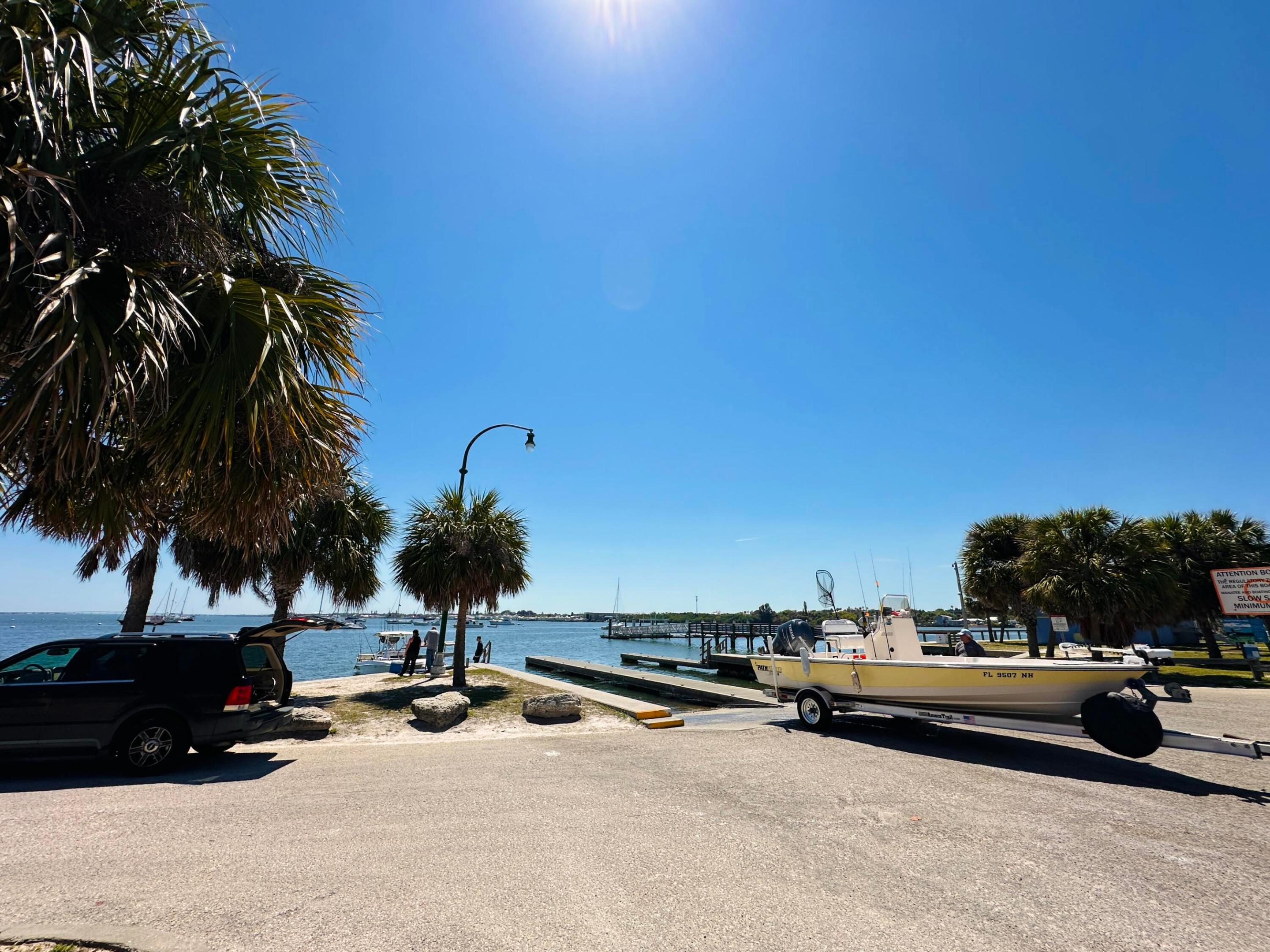 ISLANDIA II CONDOMINIUM - Residential