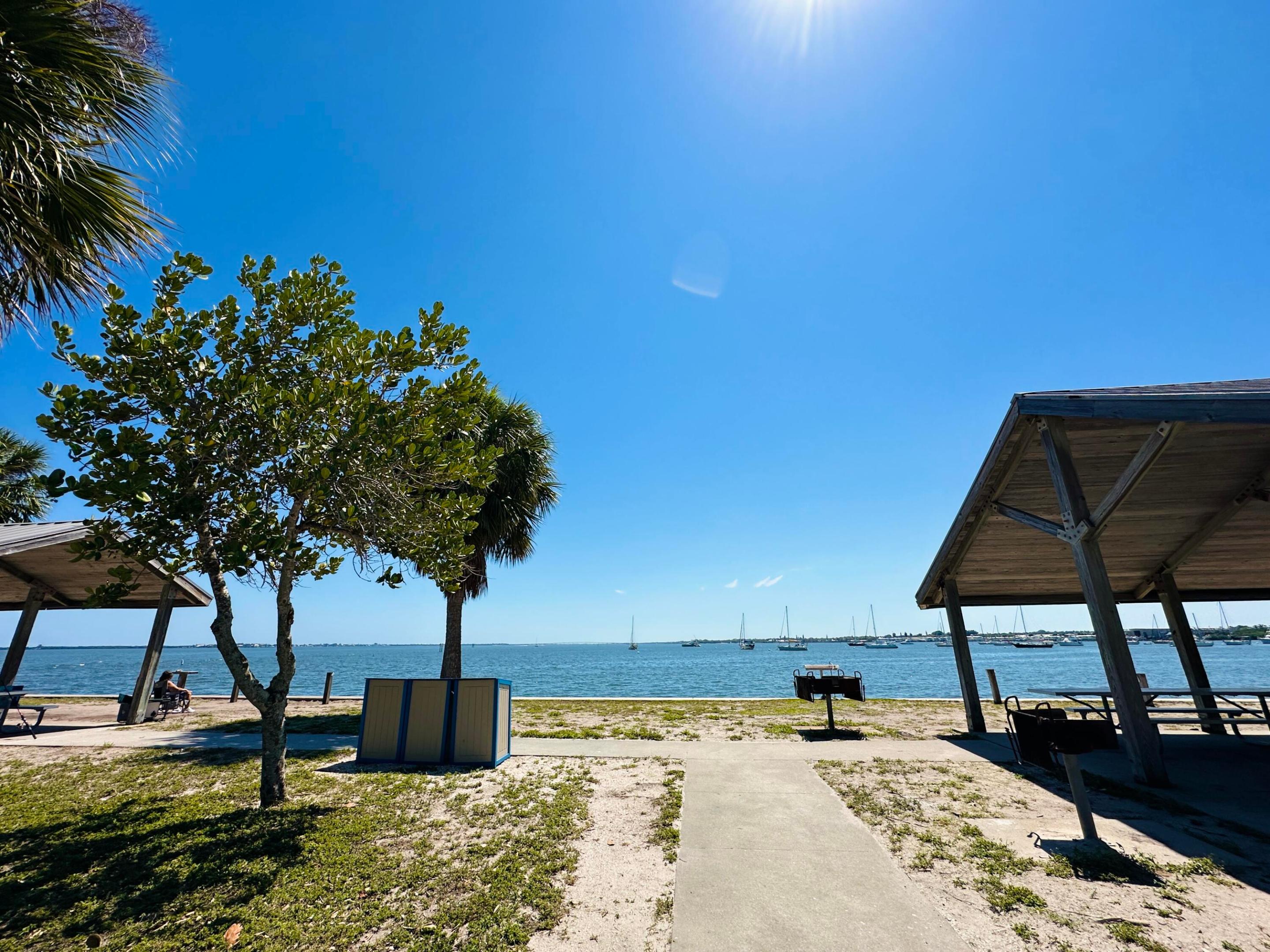 ISLANDIA II CONDOMINIUM - Residential