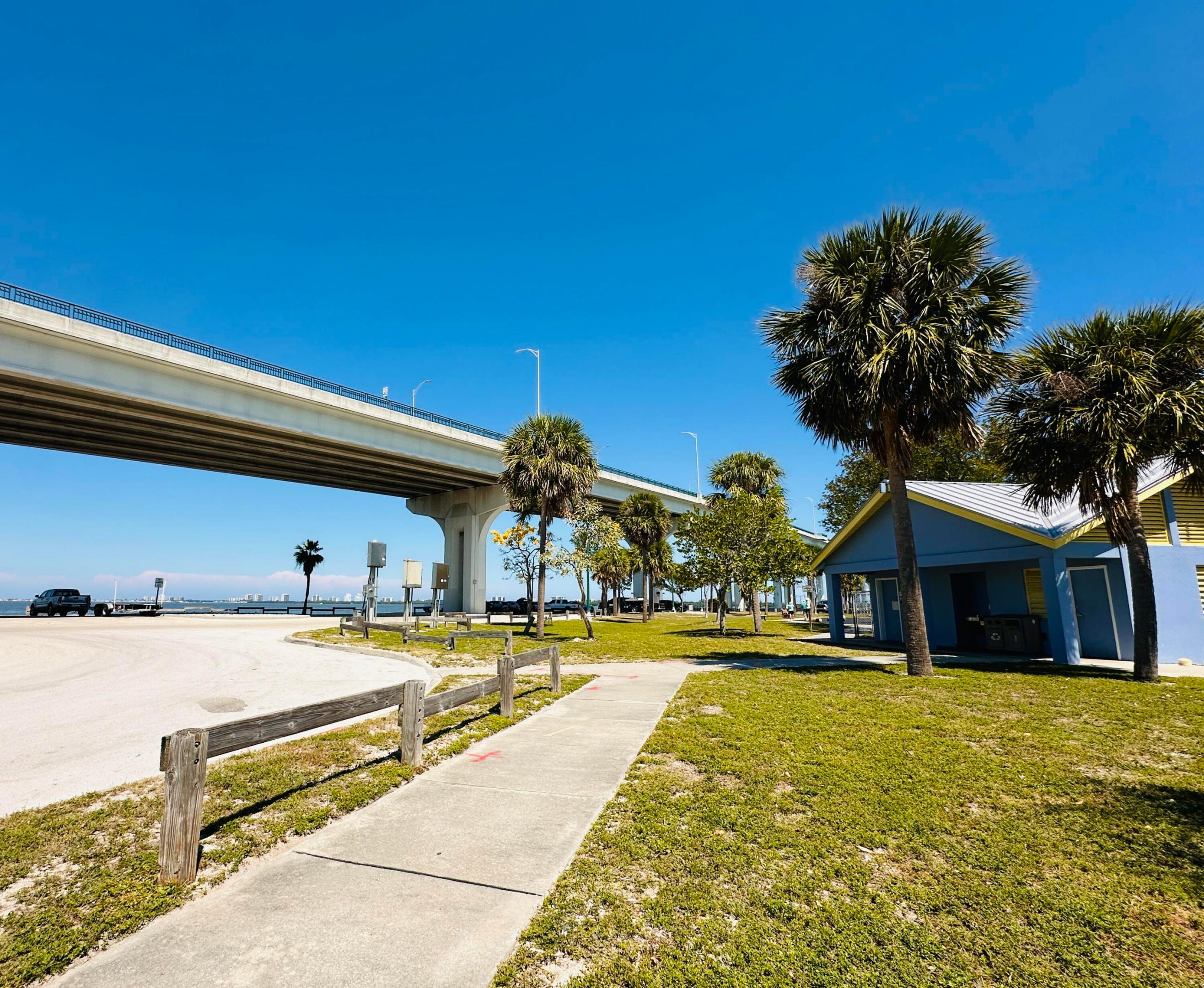 ISLANDIA II CONDOMINIUM - Residential