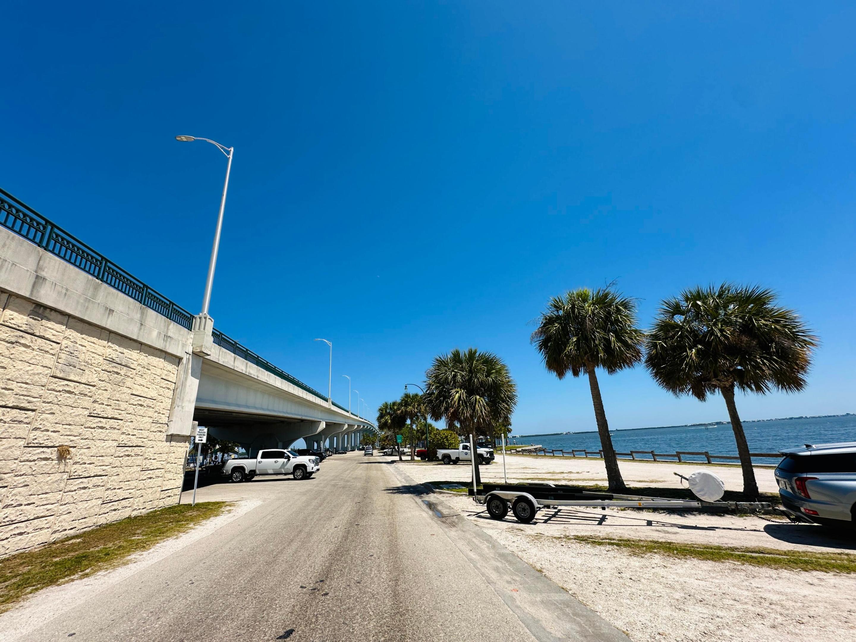 ISLANDIA II CONDOMINIUM - Residential