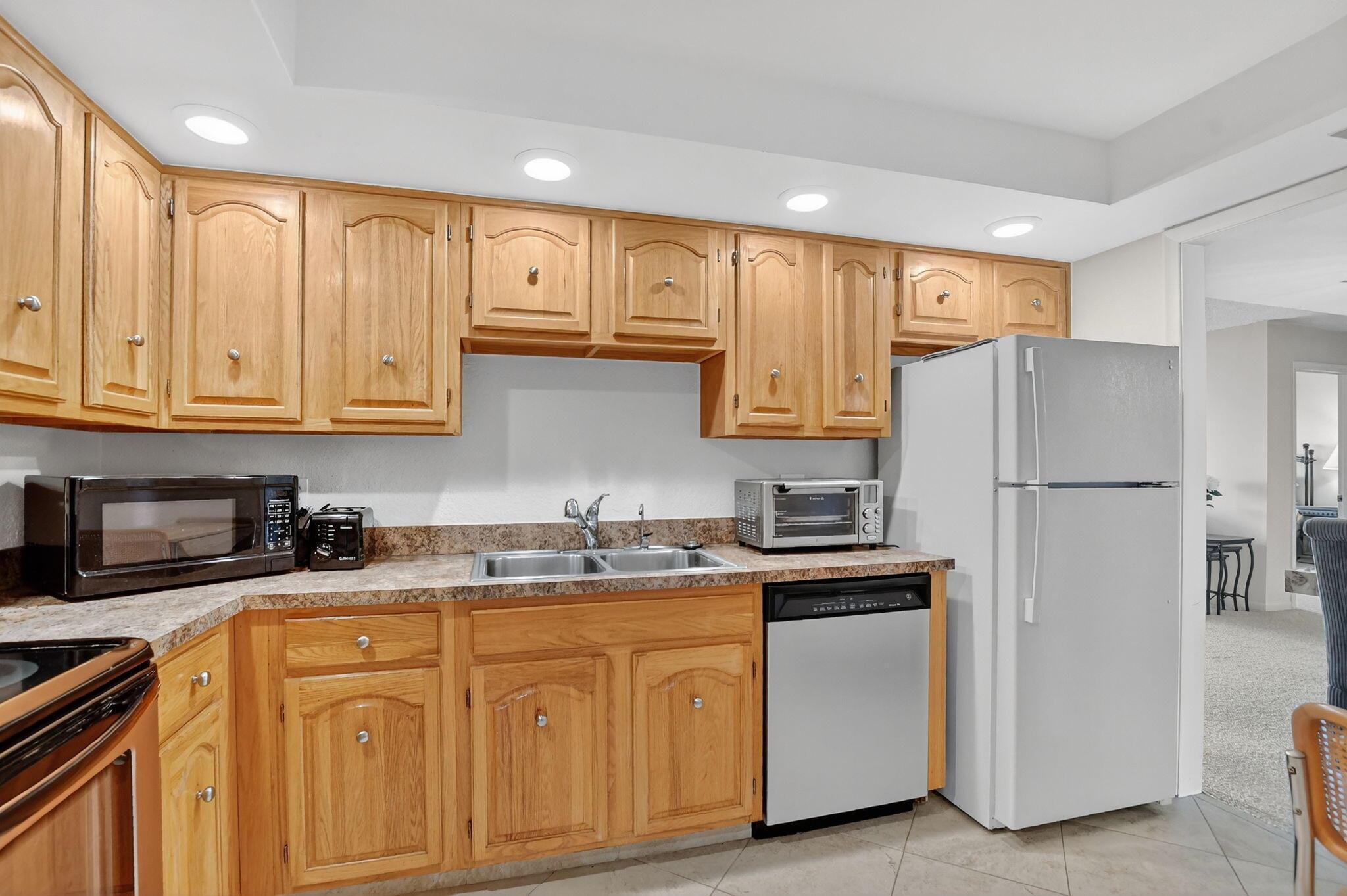 Lakewood Midrise - Residential Lease