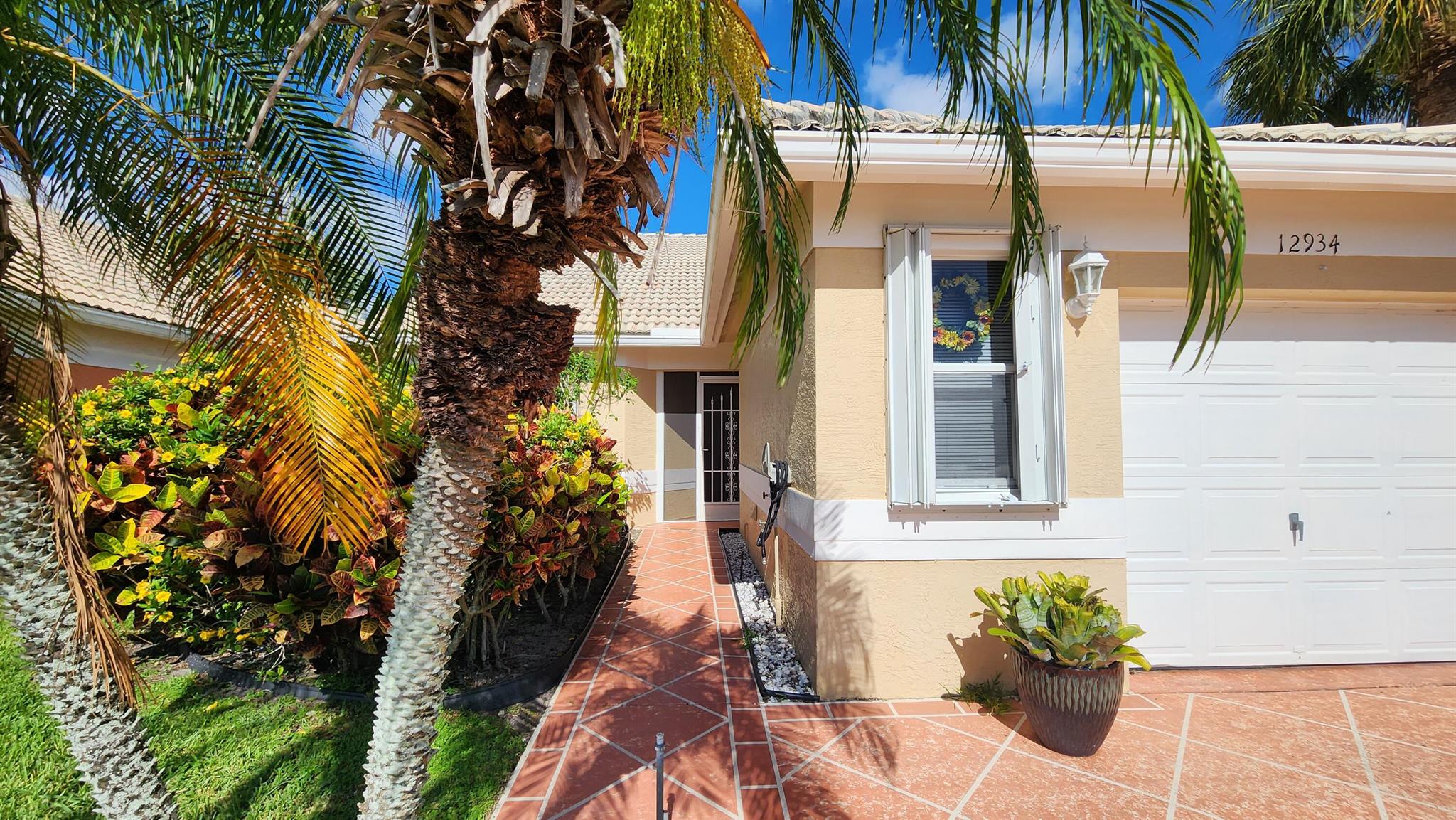 12934 Hampton Lakes Circle