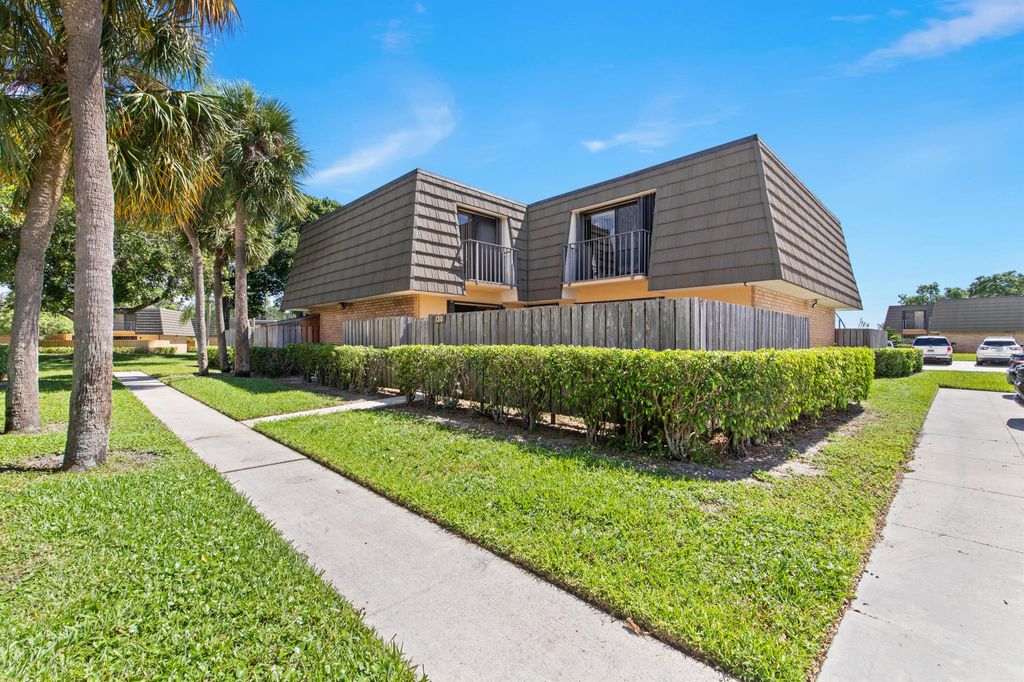 Photo of 130 1st Way, West Palm Beach, FL 33407 (MLS # R11000278)