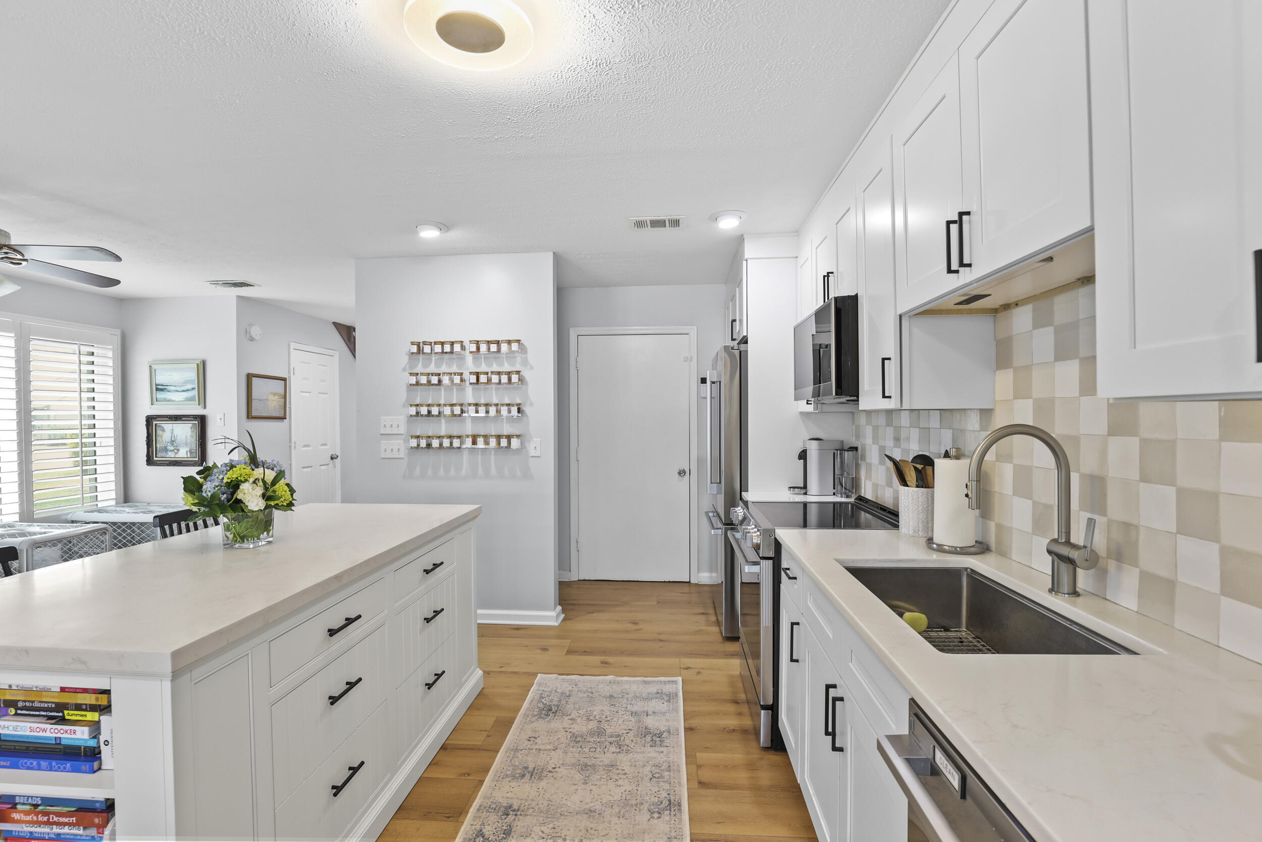 HOLLY CREEK - Residential