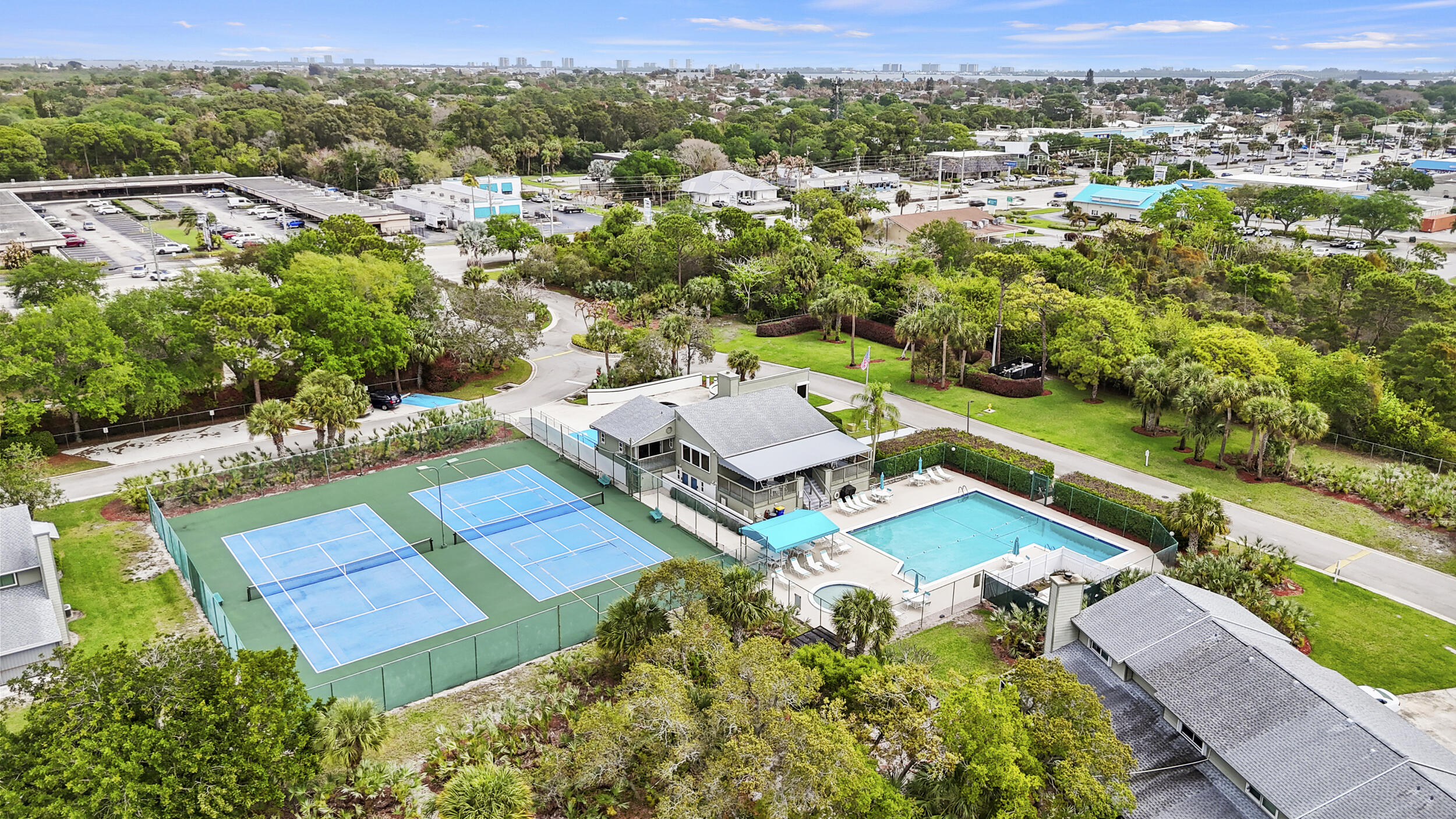 HOLLY CREEK - Residential