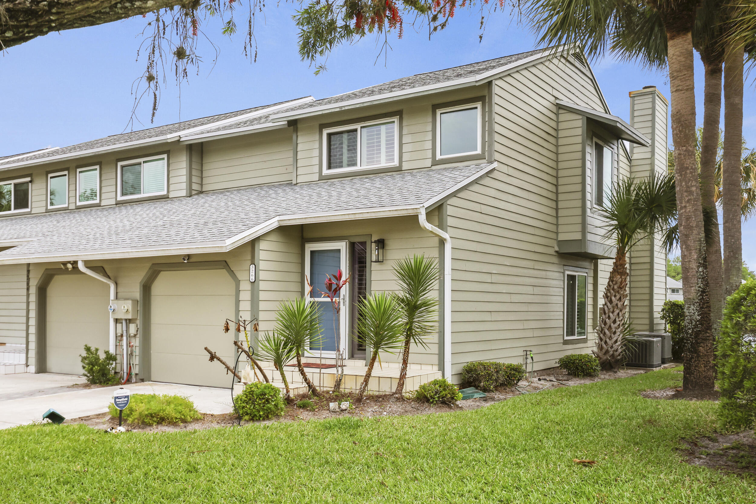 3266 NE Holly Creek Drive