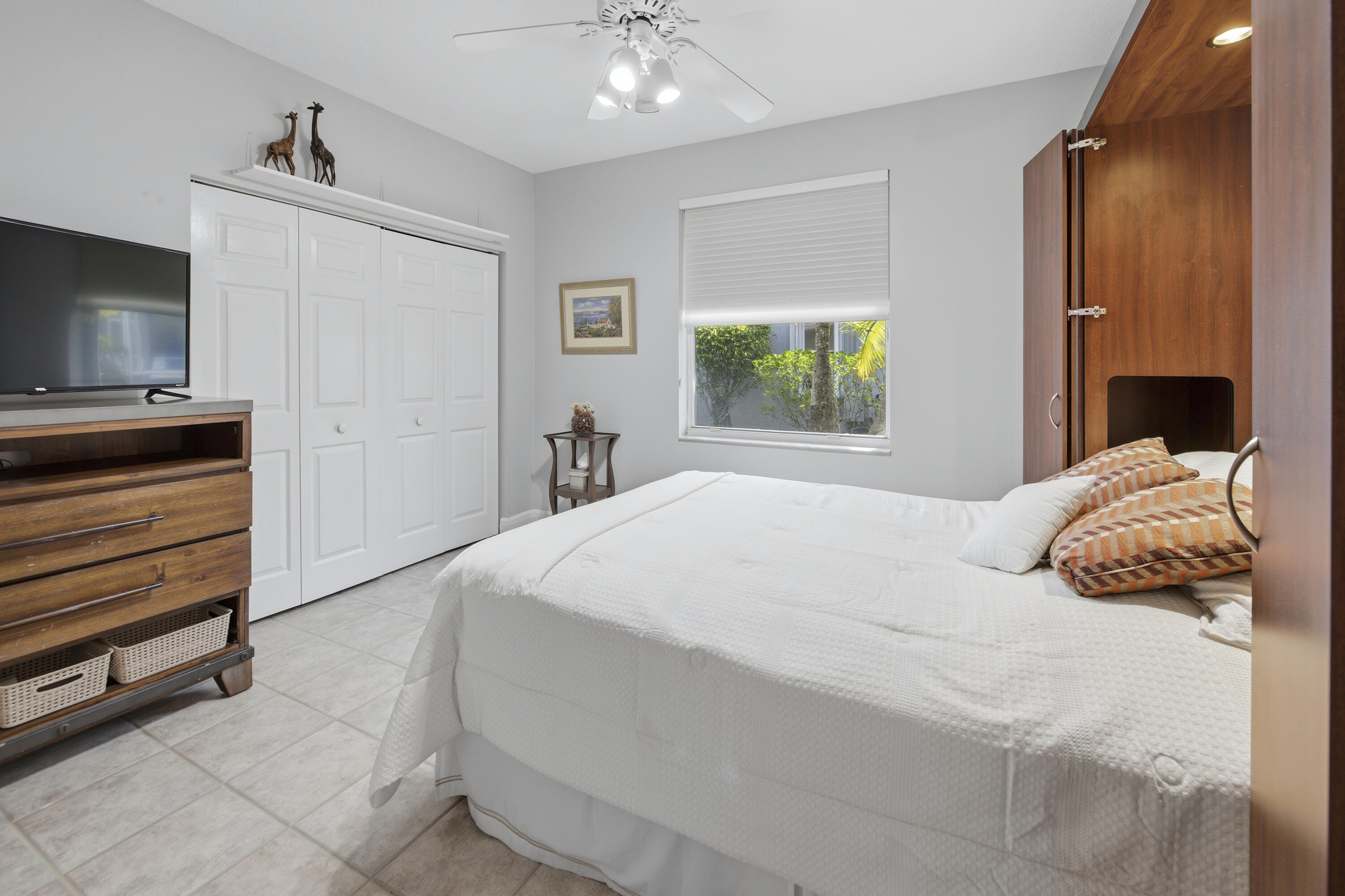 ESTATES OF STIRLING LAKE - Residential