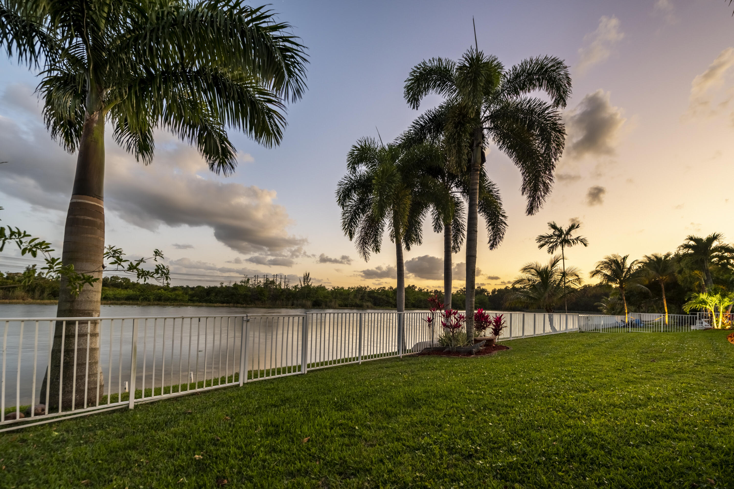 ESTATES OF STIRLING LAKE - Residential