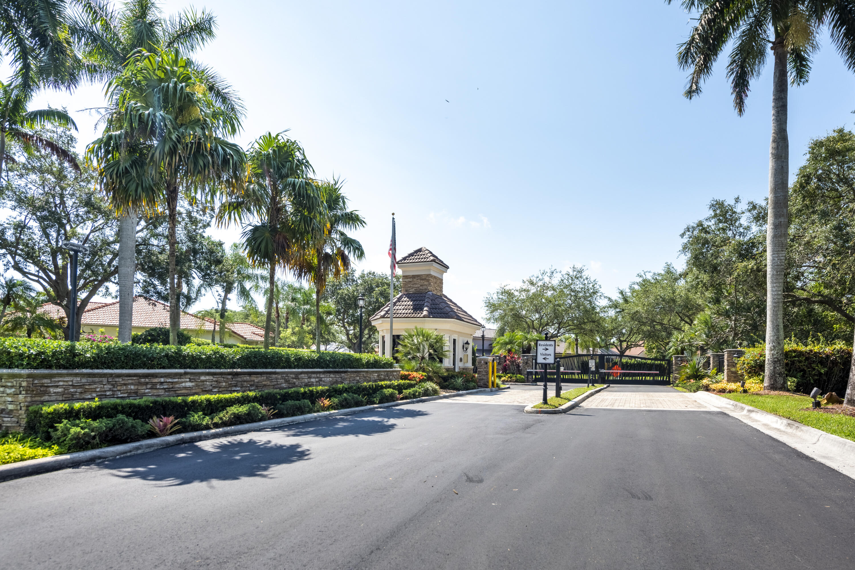 ESTATES OF STIRLING LAKE - Residential