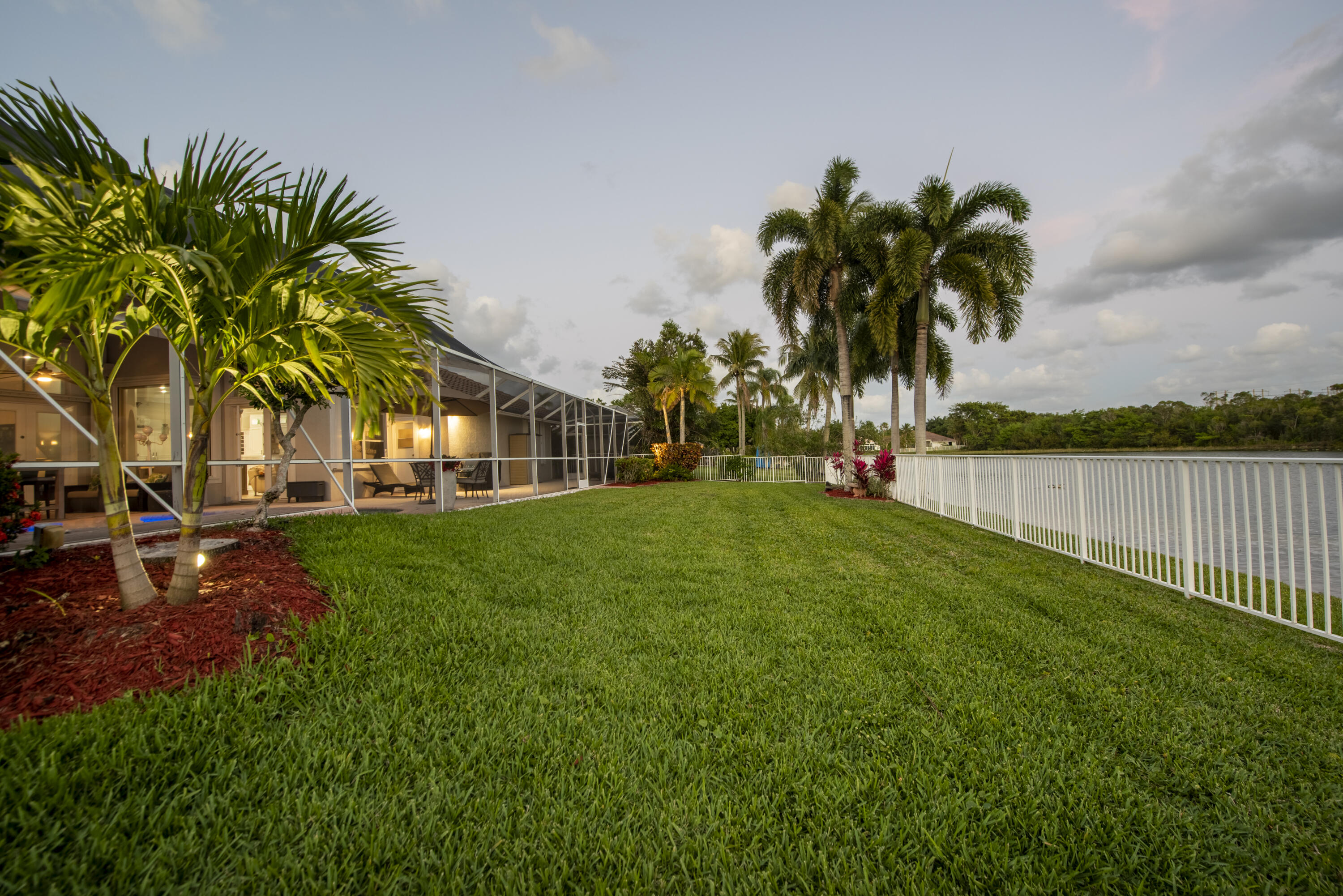 ESTATES OF STIRLING LAKE - Residential