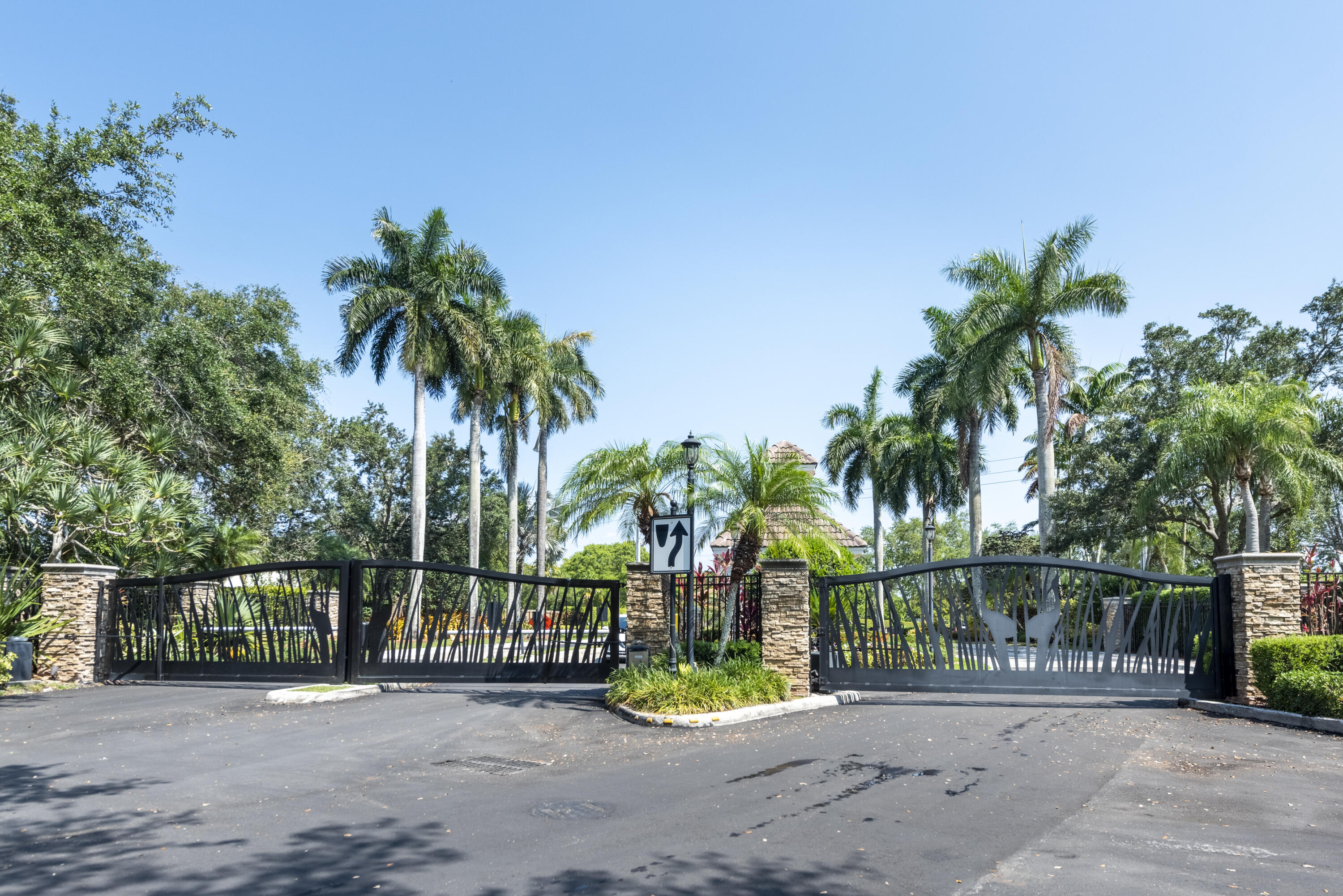 ESTATES OF STIRLING LAKE - Residential