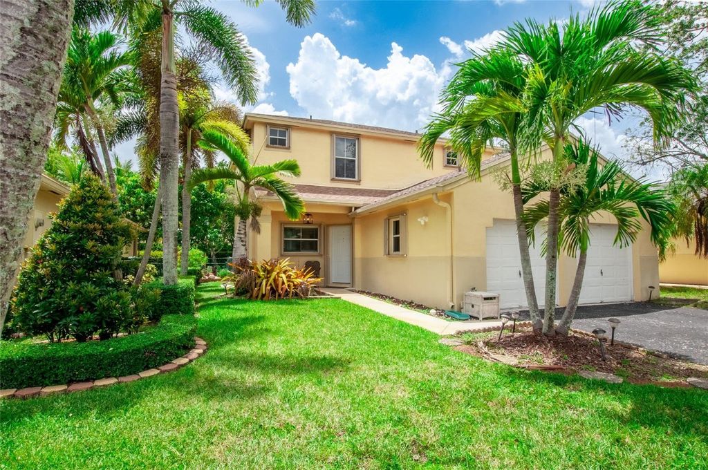 Photo of 170 NW 207th Way, Pembroke Pines, FL 33029 (MLS # F10513144)