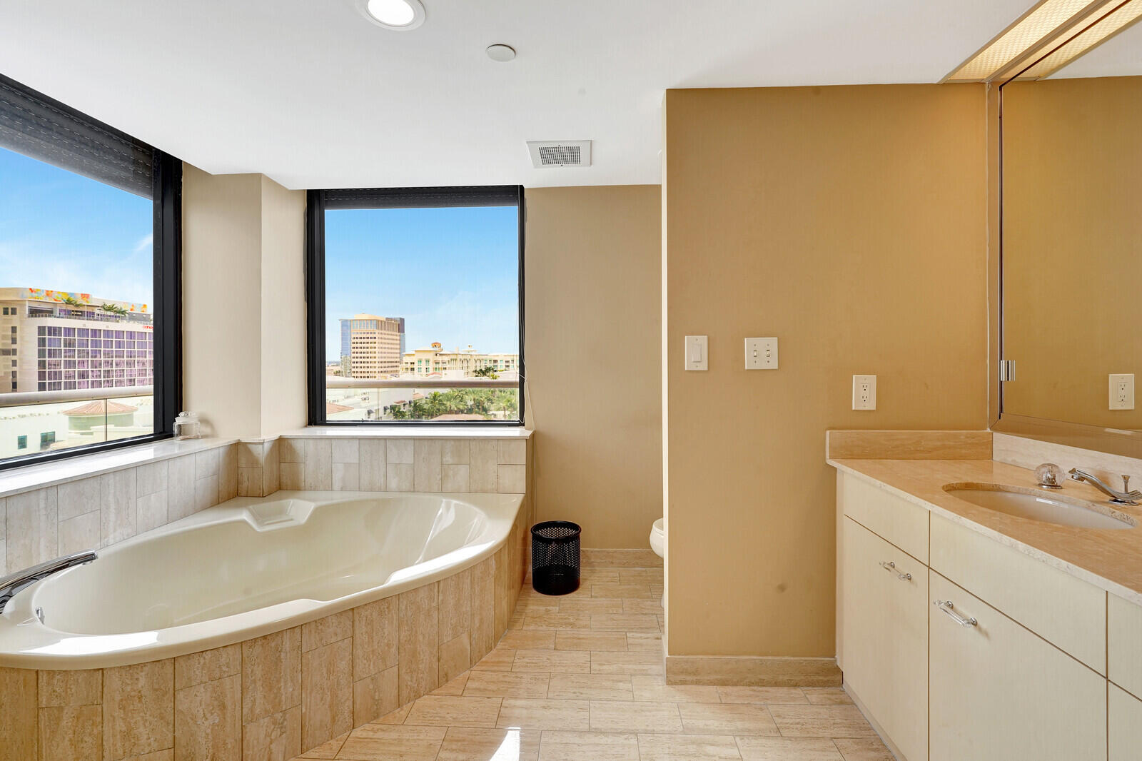 The Plaza of the Palm Beaches - Residential