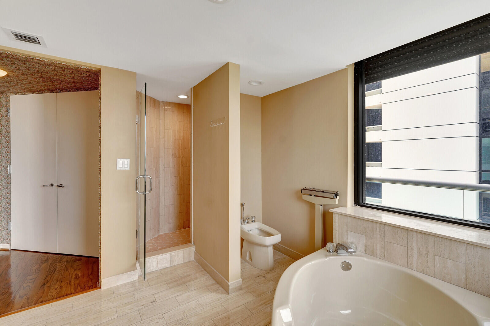 The Plaza of the Palm Beaches - Residential