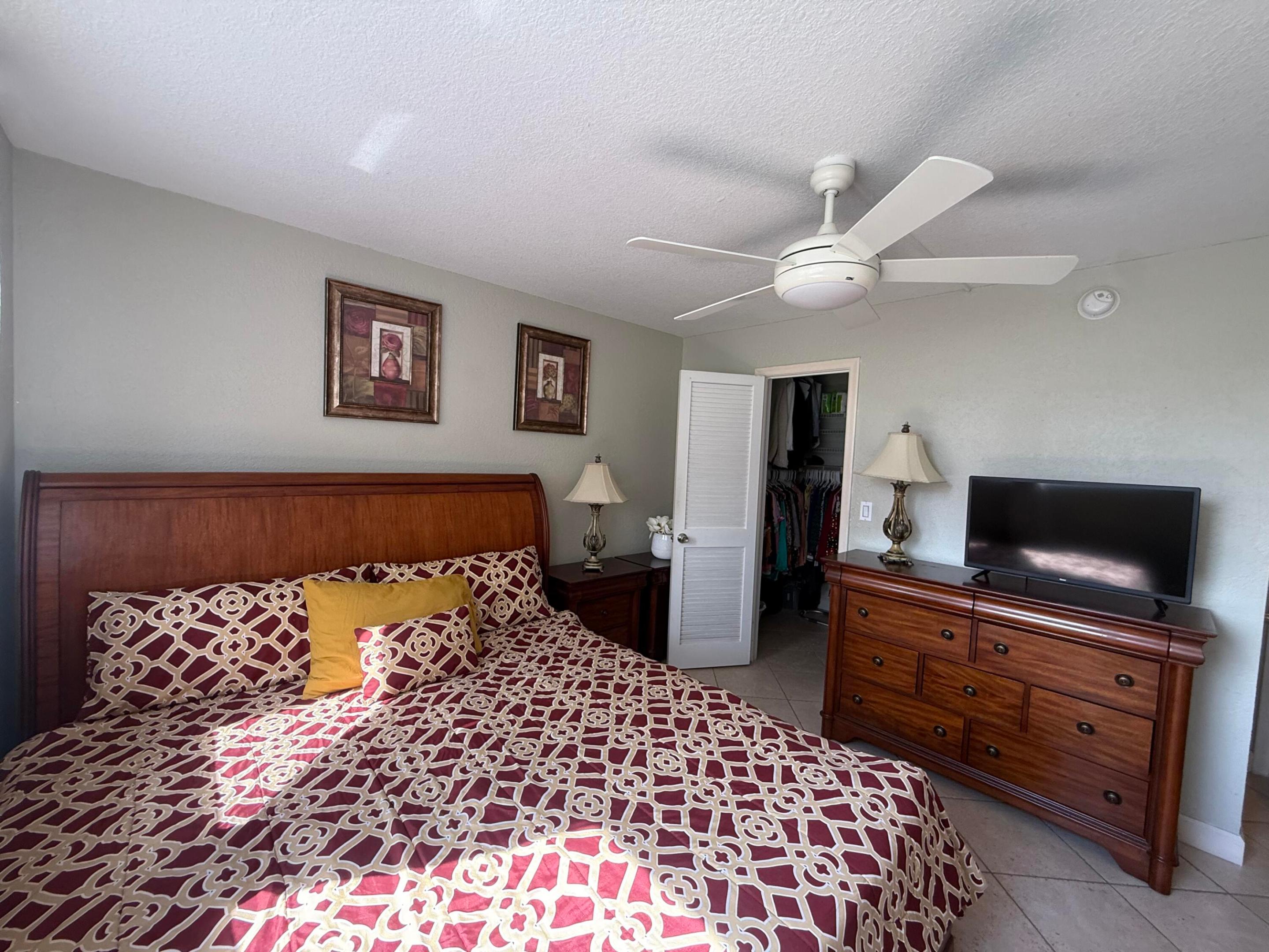 HOLLYBROOK GOLF AND - Residential