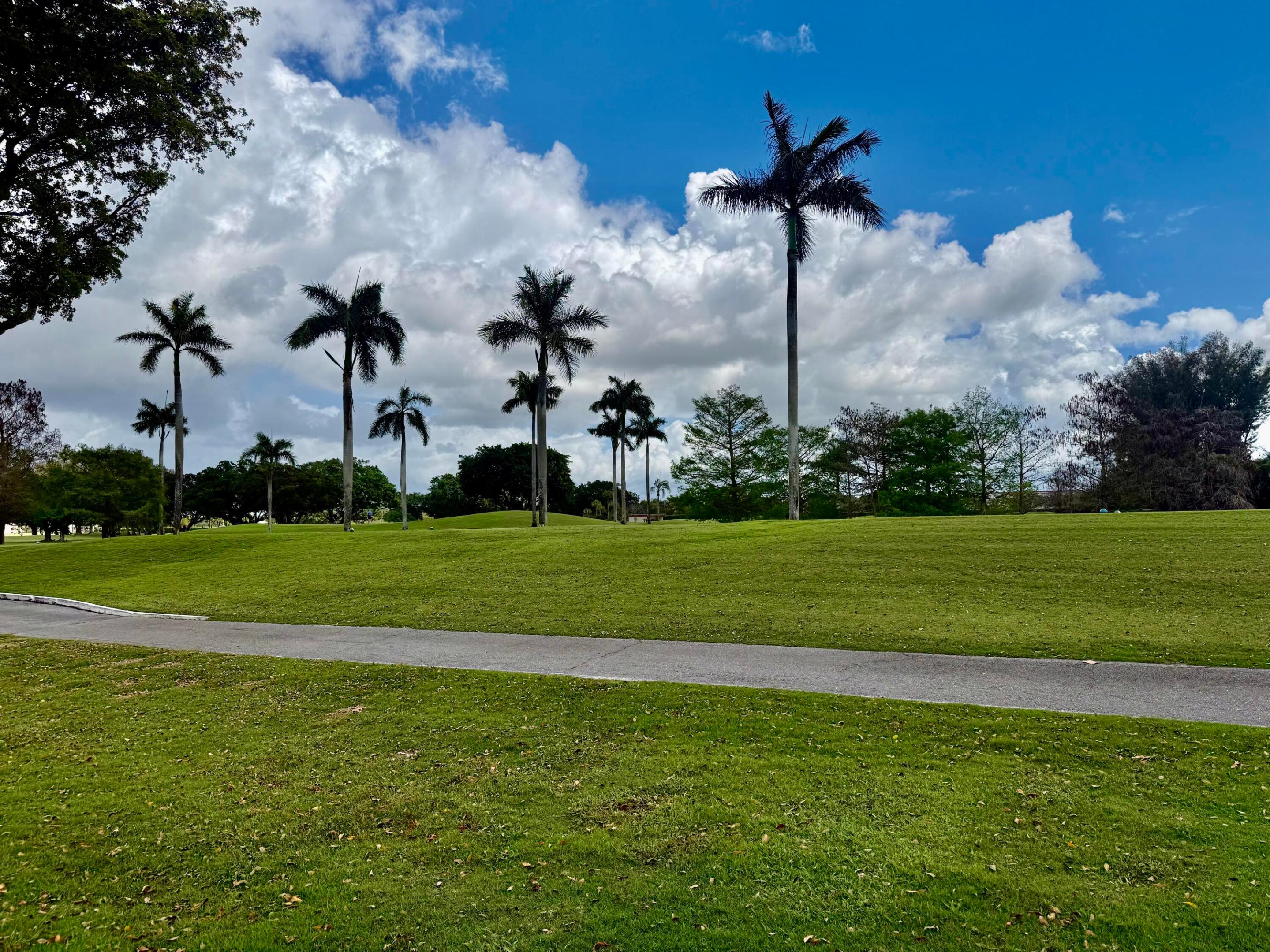 HOLLYBROOK GOLF AND - Residential