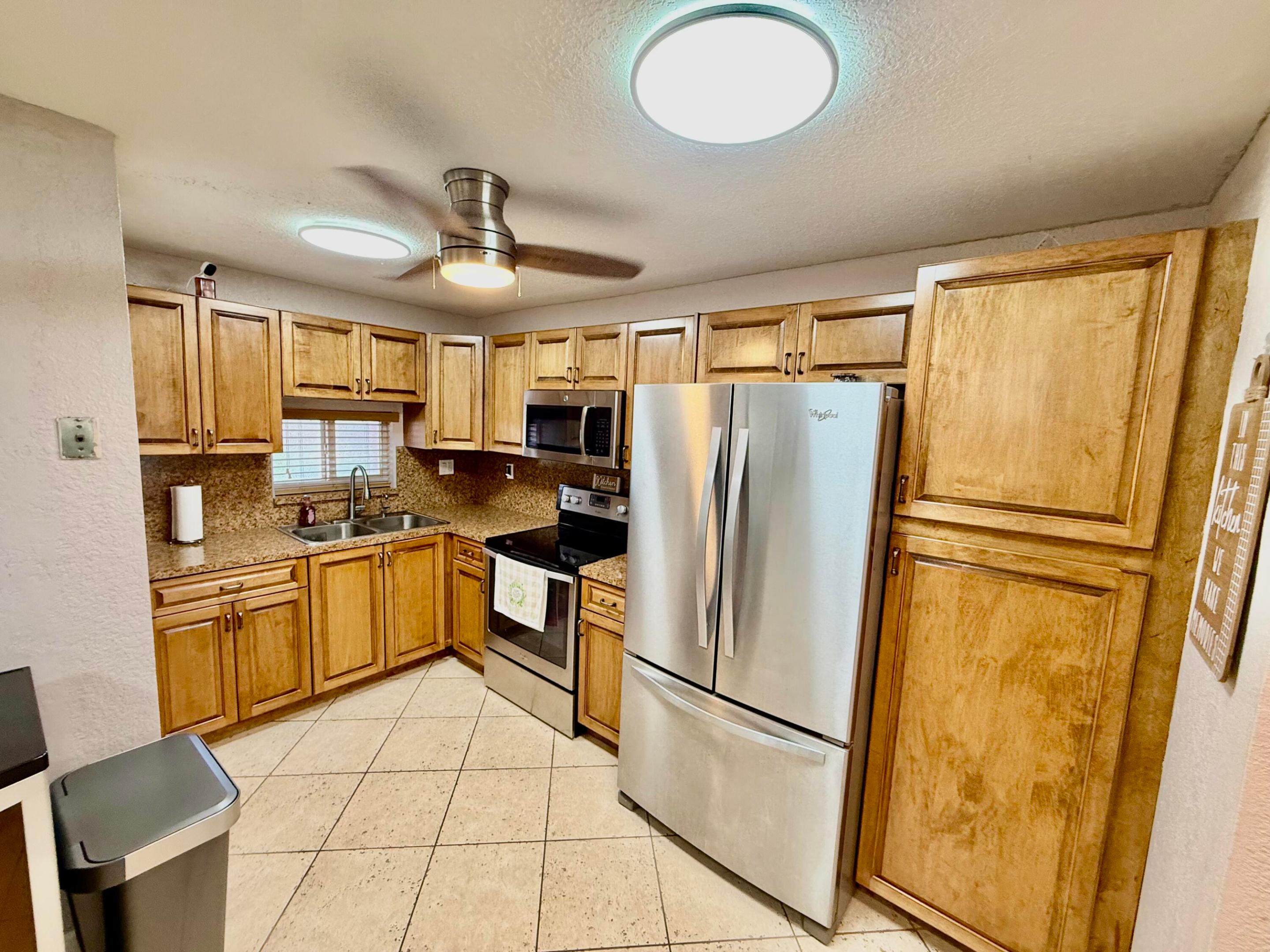 HOLLYBROOK GOLF AND - Residential