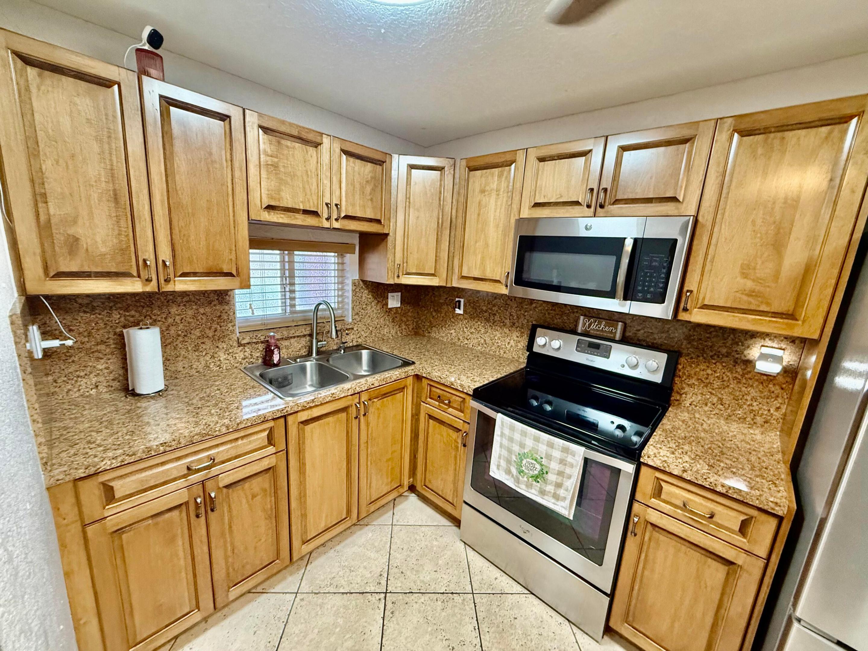 HOLLYBROOK GOLF AND - Residential