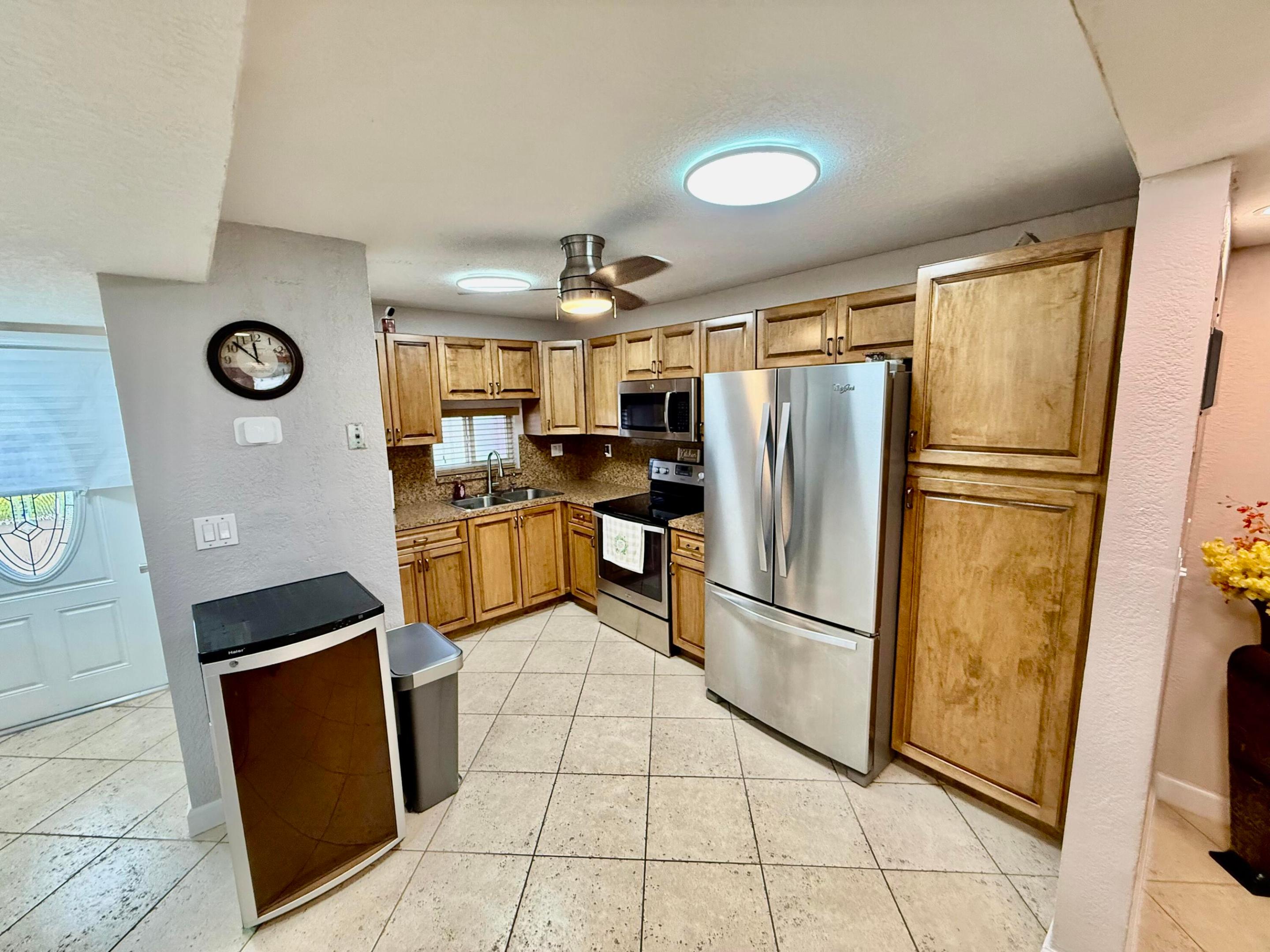 HOLLYBROOK GOLF AND - Residential