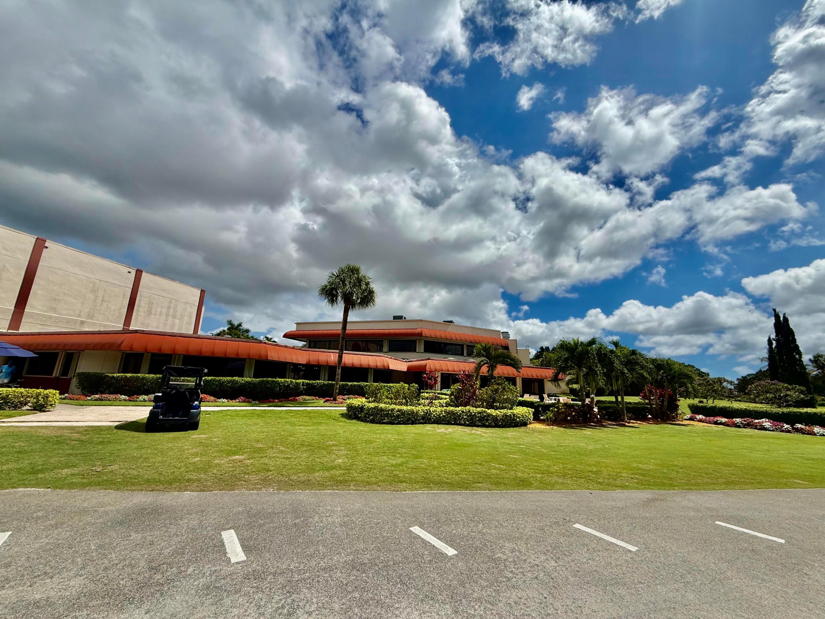 HOLLYBROOK GOLF AND - Residential