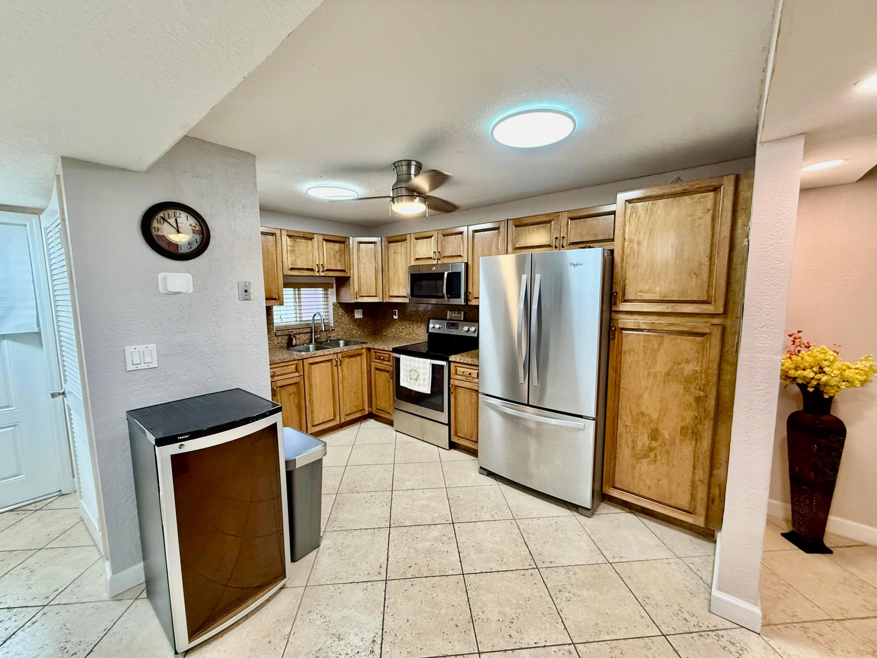 HOLLYBROOK GOLF AND - Residential