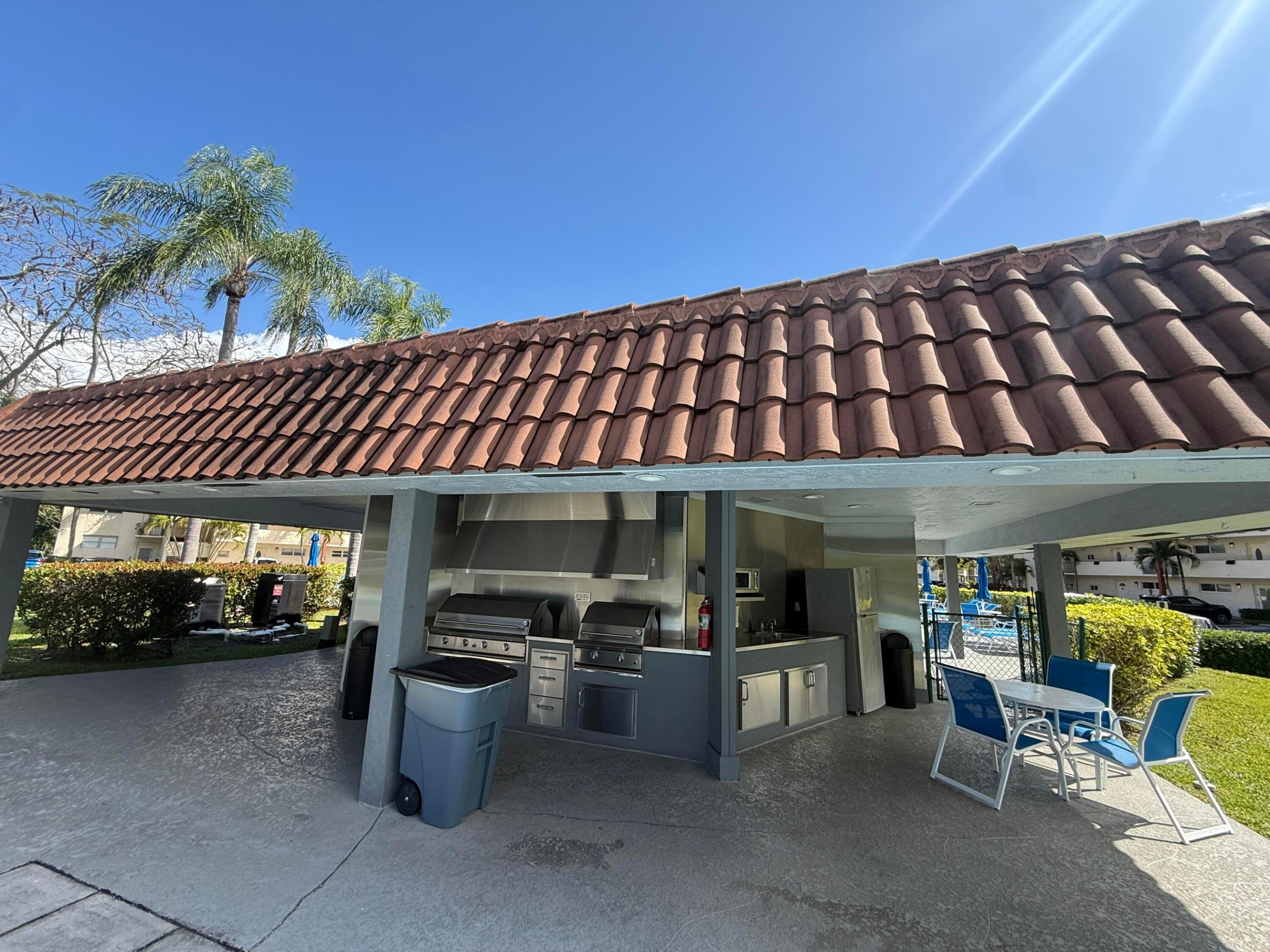 HOLLYBROOK GOLF AND - Residential