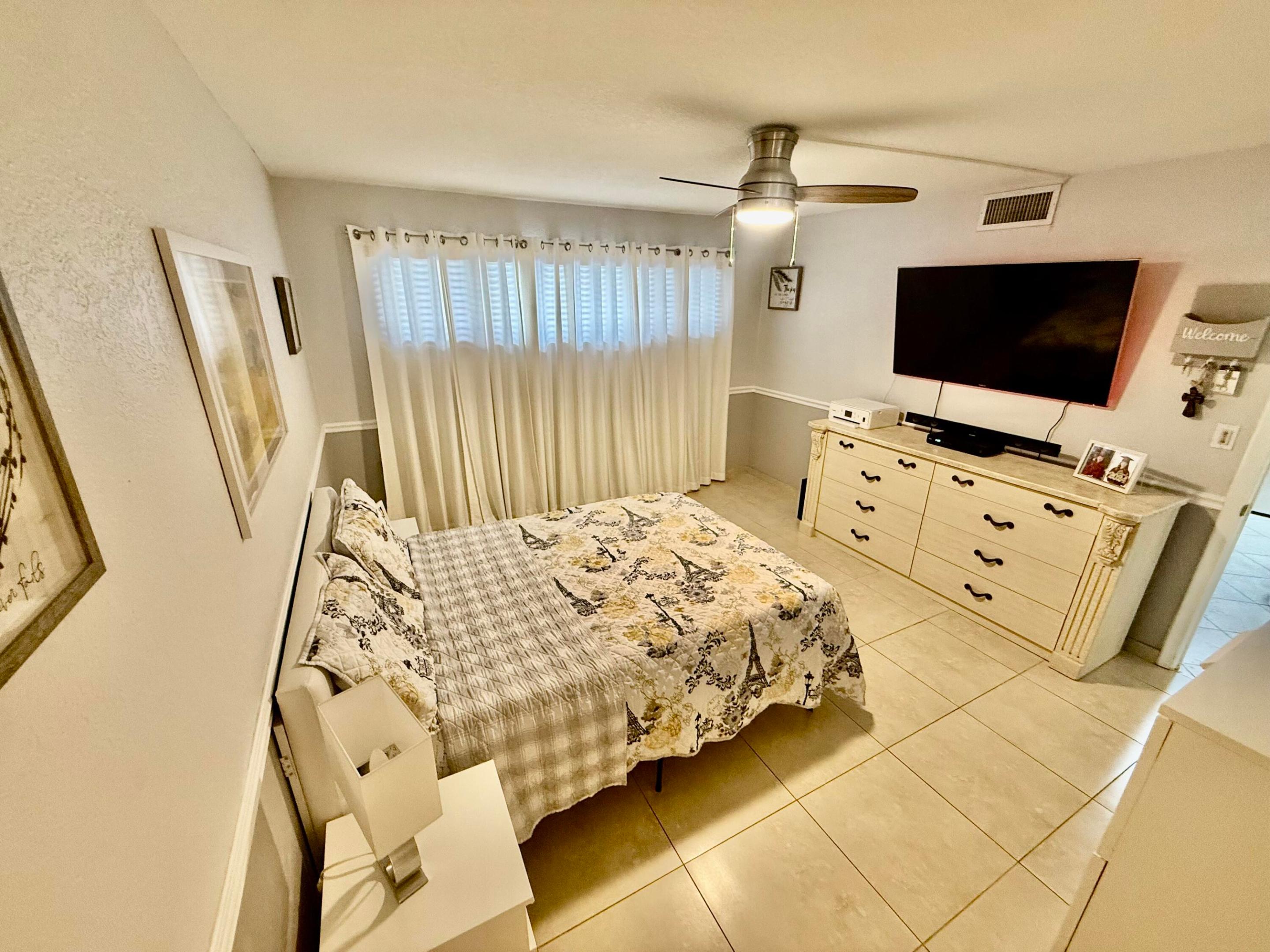 HOLLYBROOK GOLF AND - Residential