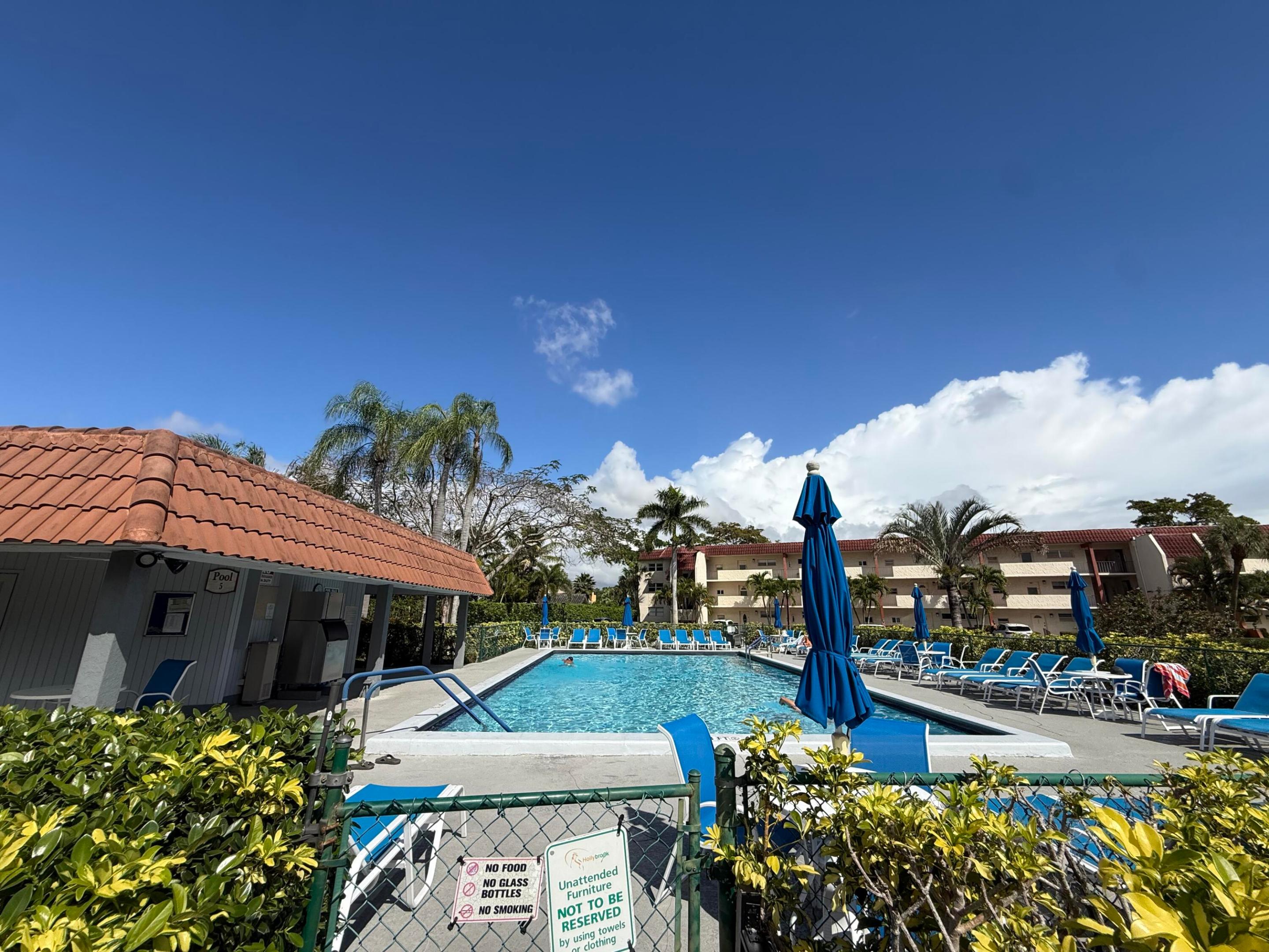 HOLLYBROOK GOLF AND - Residential