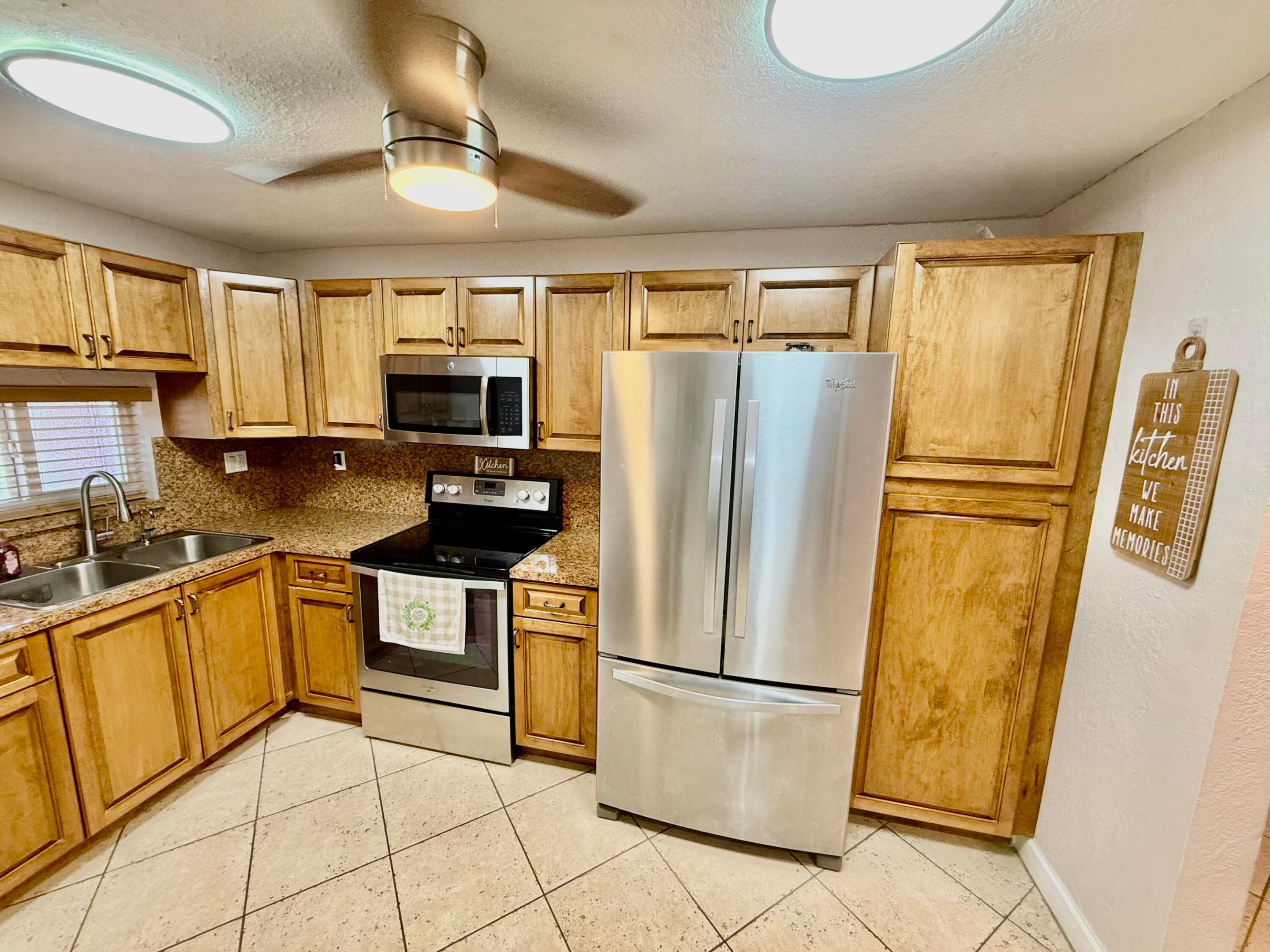 HOLLYBROOK GOLF AND - Residential