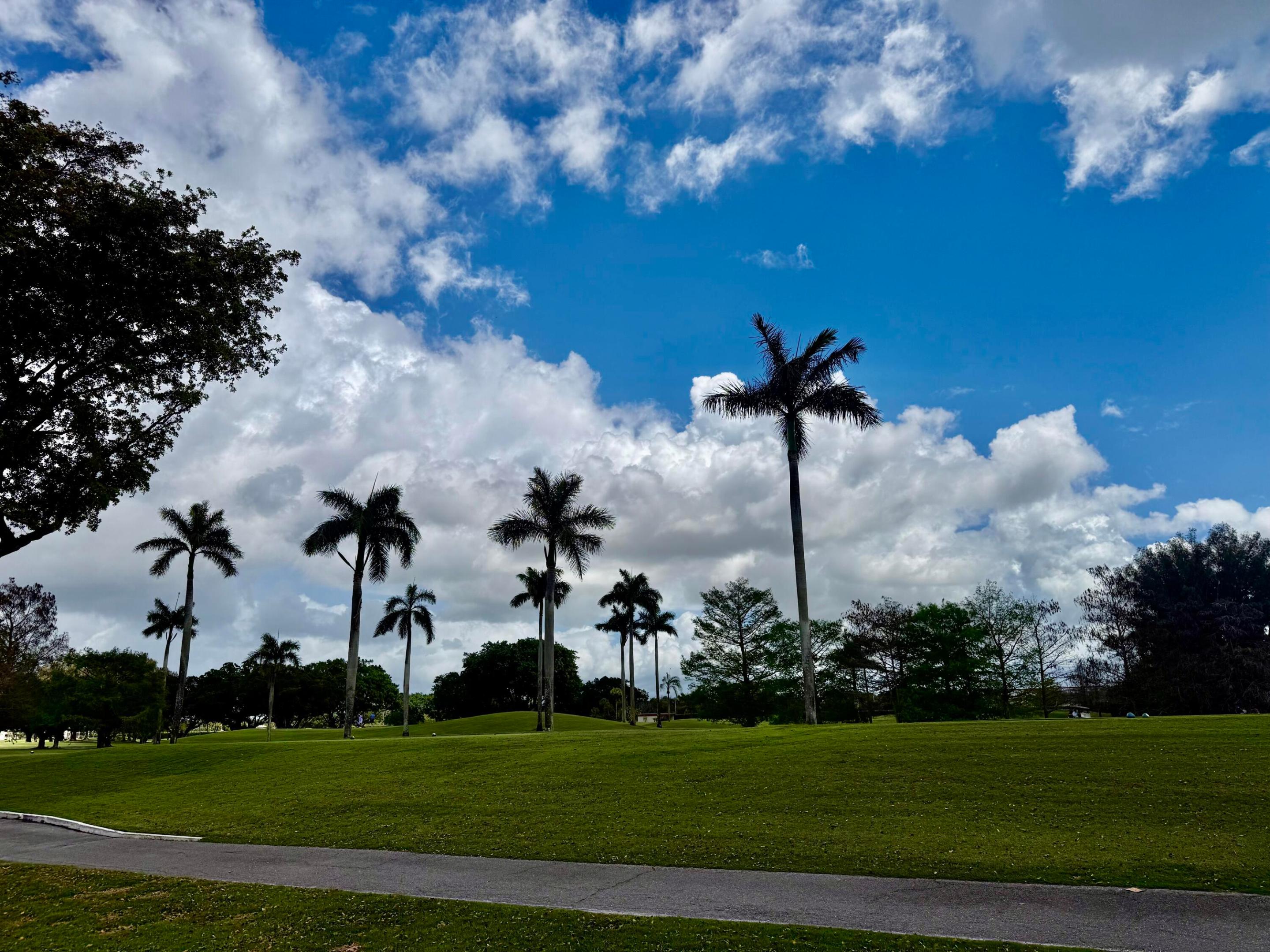 HOLLYBROOK GOLF AND - Residential