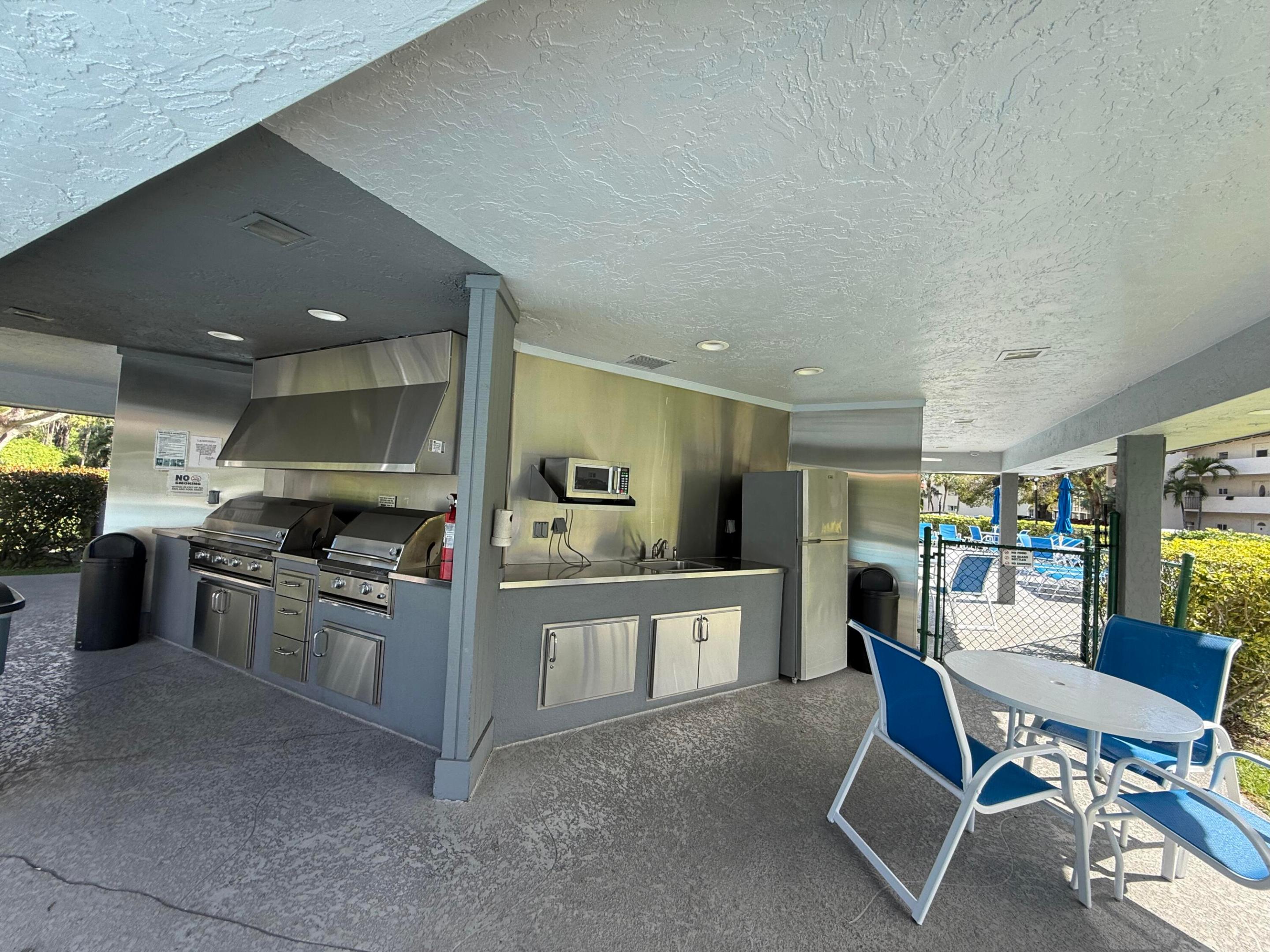 HOLLYBROOK GOLF AND - Residential