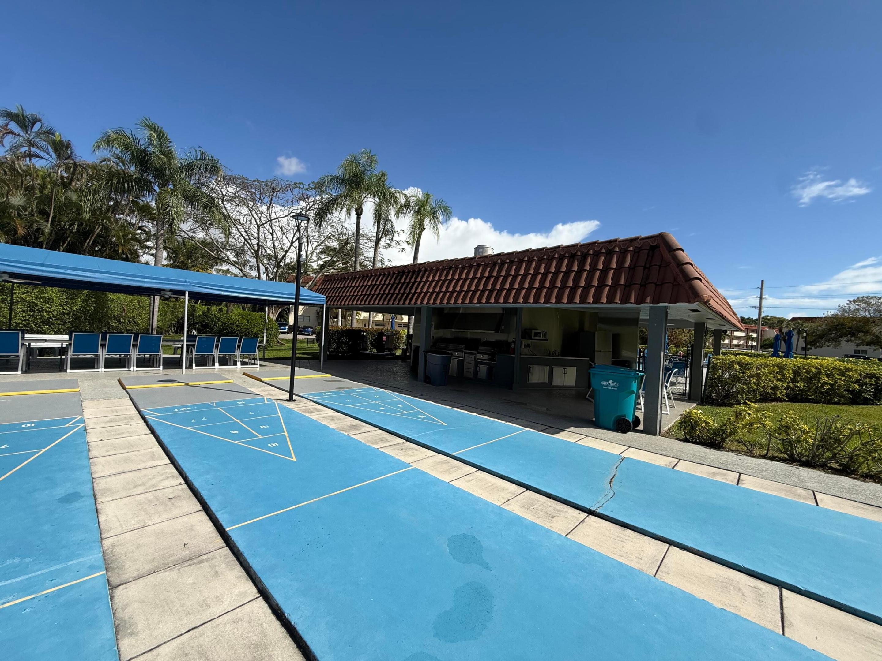 HOLLYBROOK GOLF AND - Residential