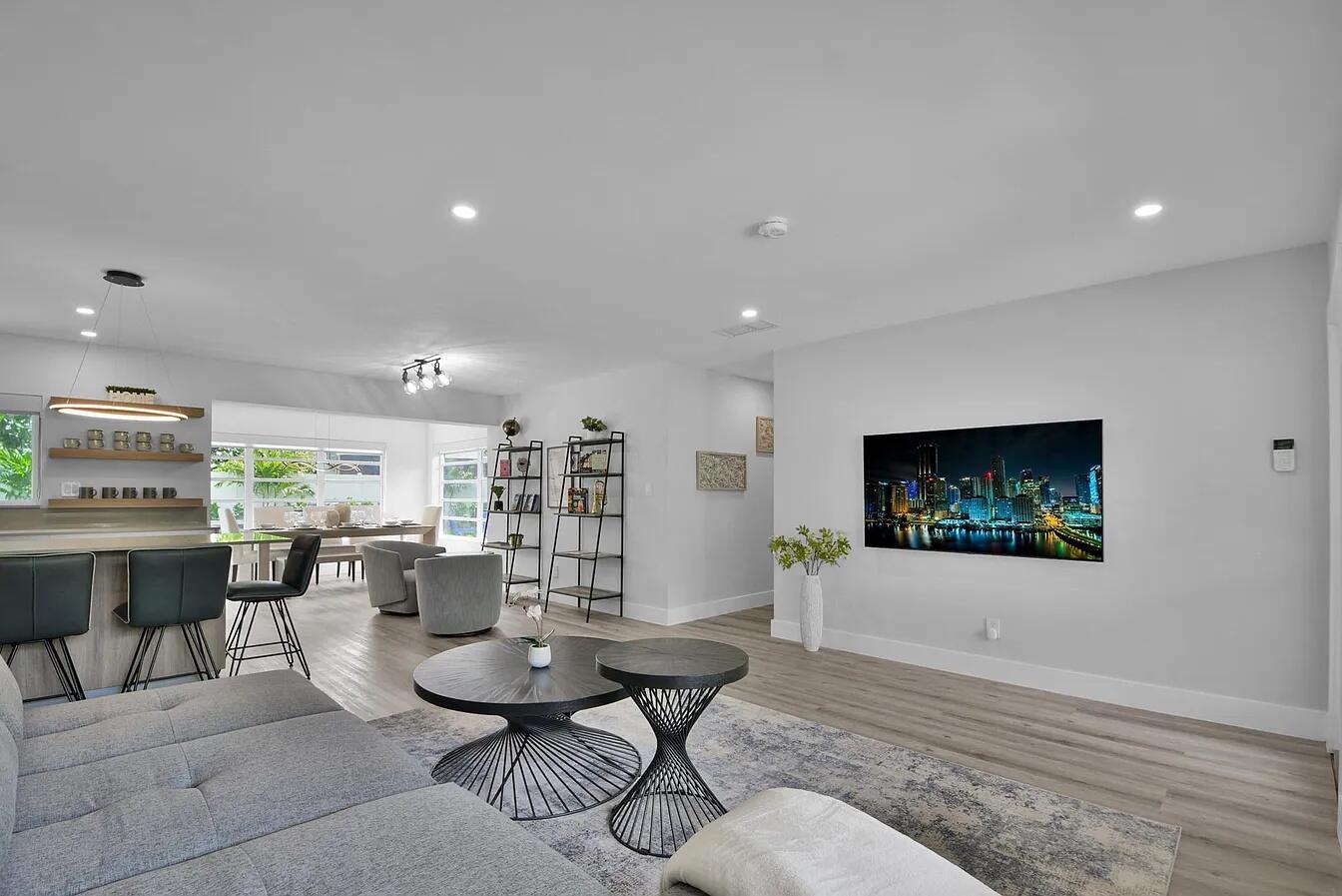 TROPIC PALMS 1 - Residential