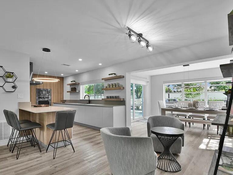 TROPIC PALMS 1 - Residential