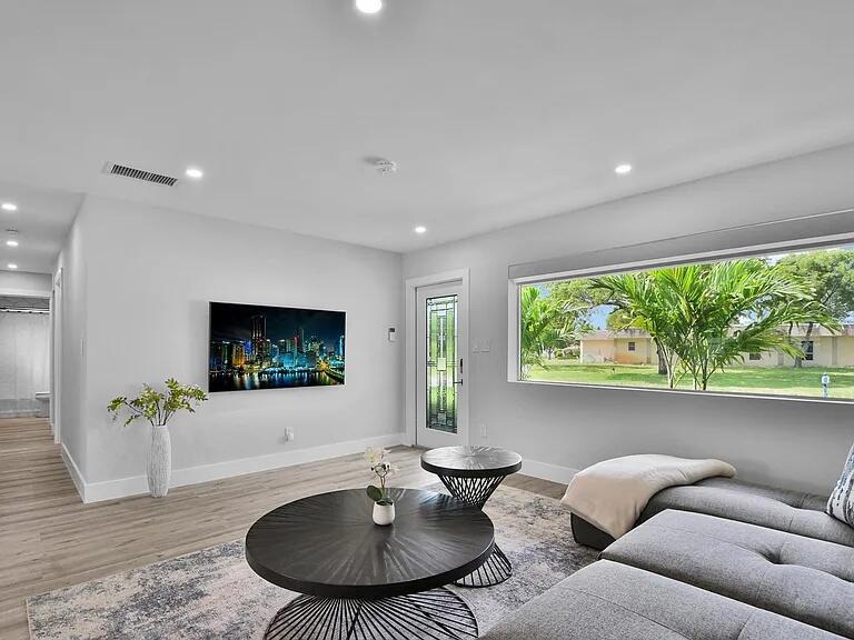 TROPIC PALMS 1 - Residential