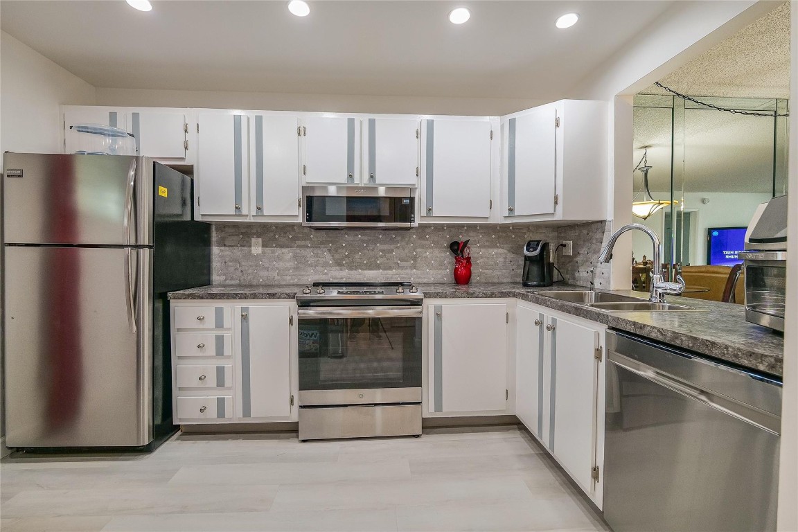 18TH HOLE AT INVERRARY - Residential