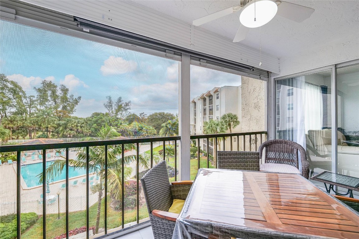 18TH HOLE AT INVERRARY - Residential