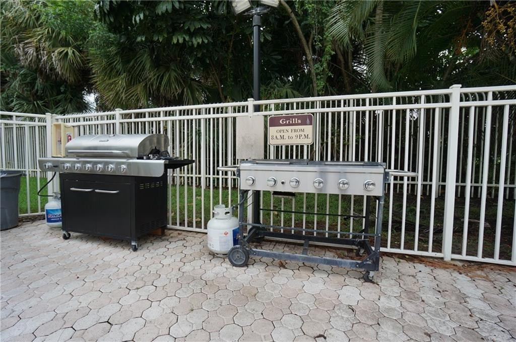 18TH HOLE AT INVERRARY - Residential