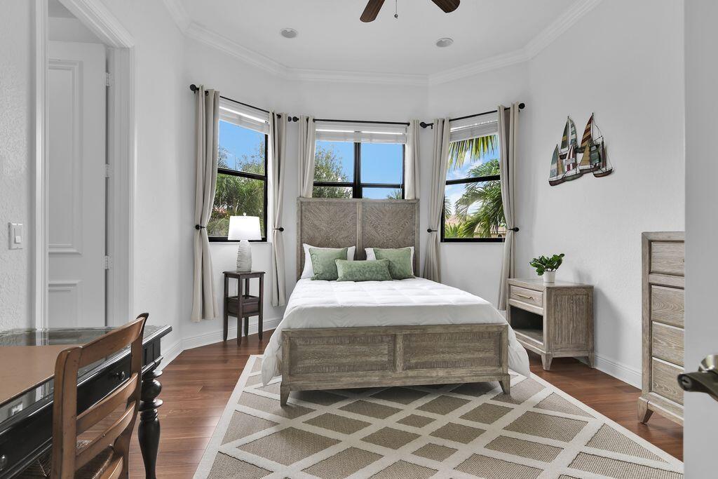 VERSAILLES - Residential Lease