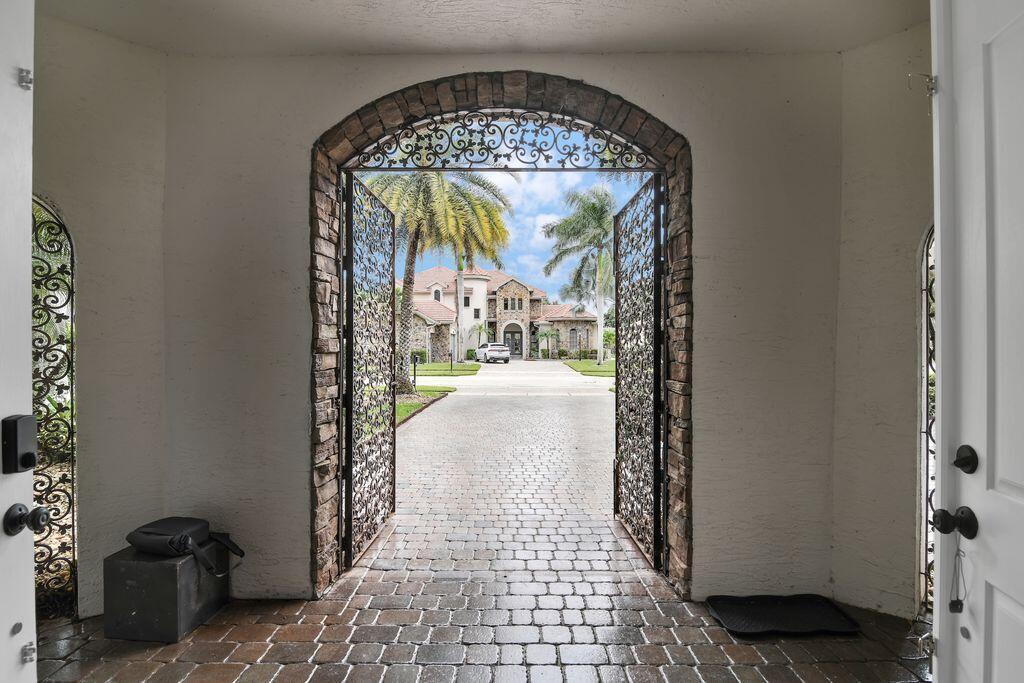 View photos, virtual tours, details... 10703 Versailles Boulevard